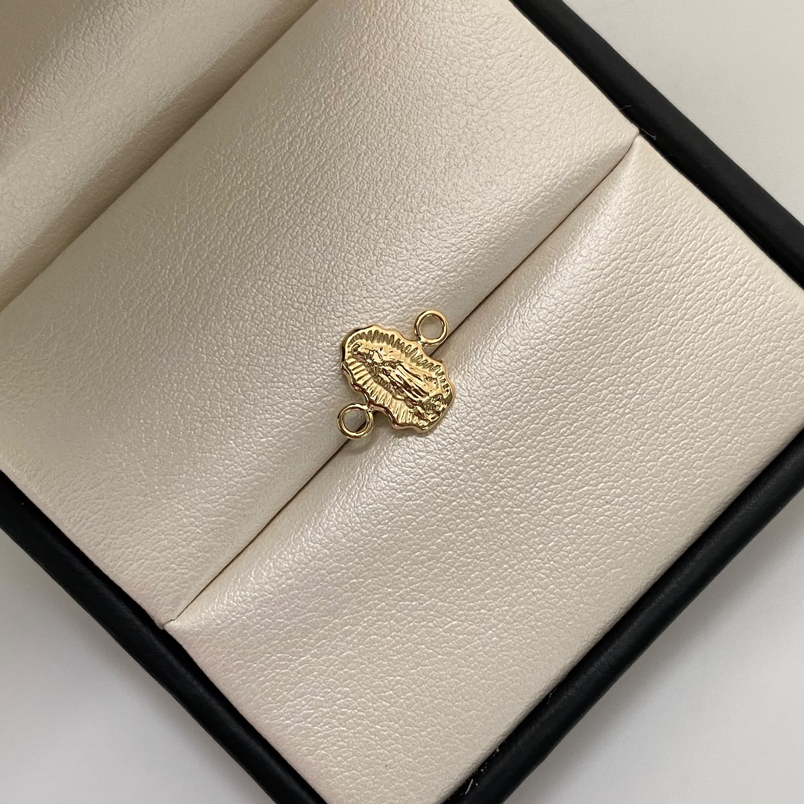 Herraje Virgen de Guadalupe Silueta Oro amarillo 18k 0,45 Gr / 1,4 Cm
