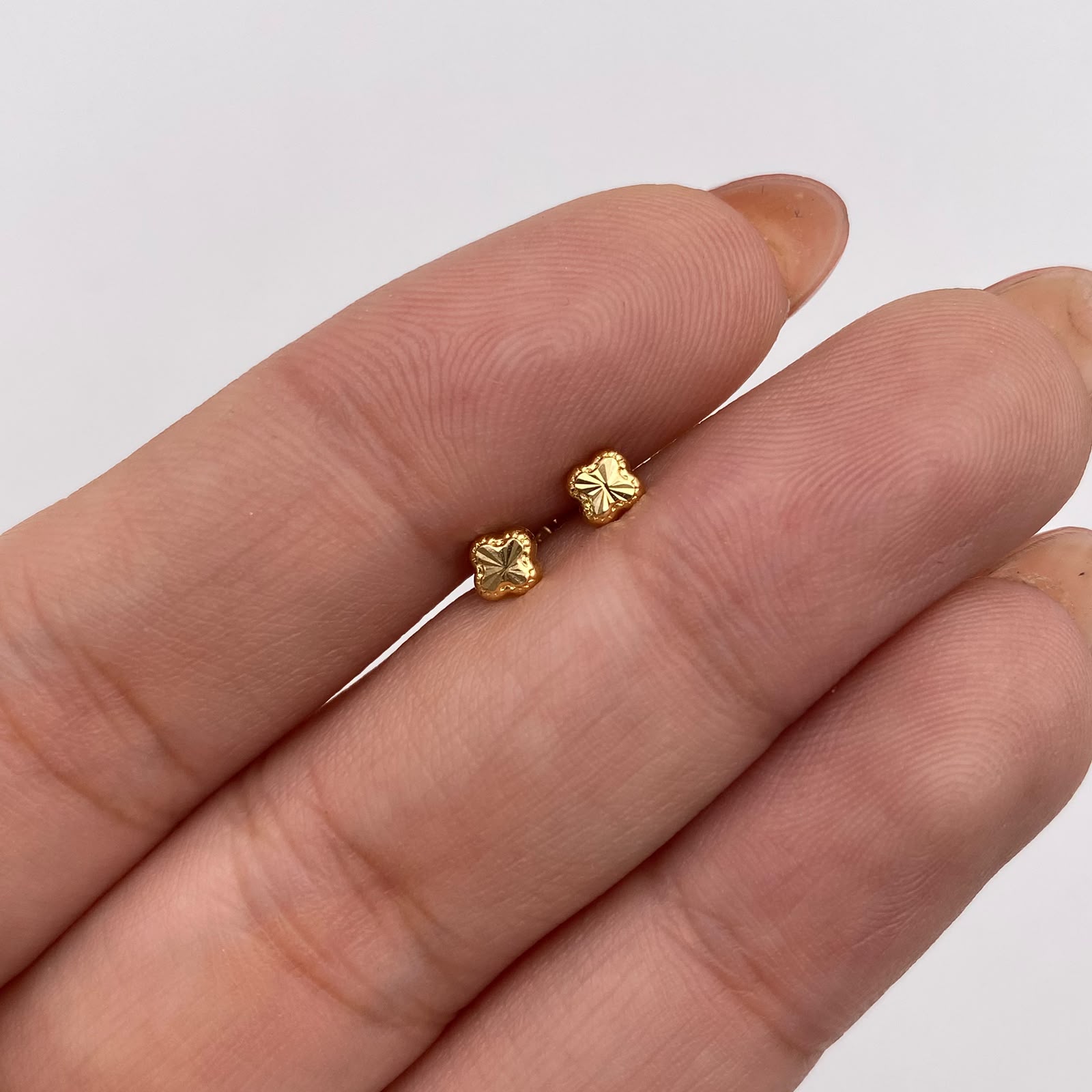 Topos Mini trebol diamantado Oro amarillo 18k 0,4 Gr / 3,6 mm