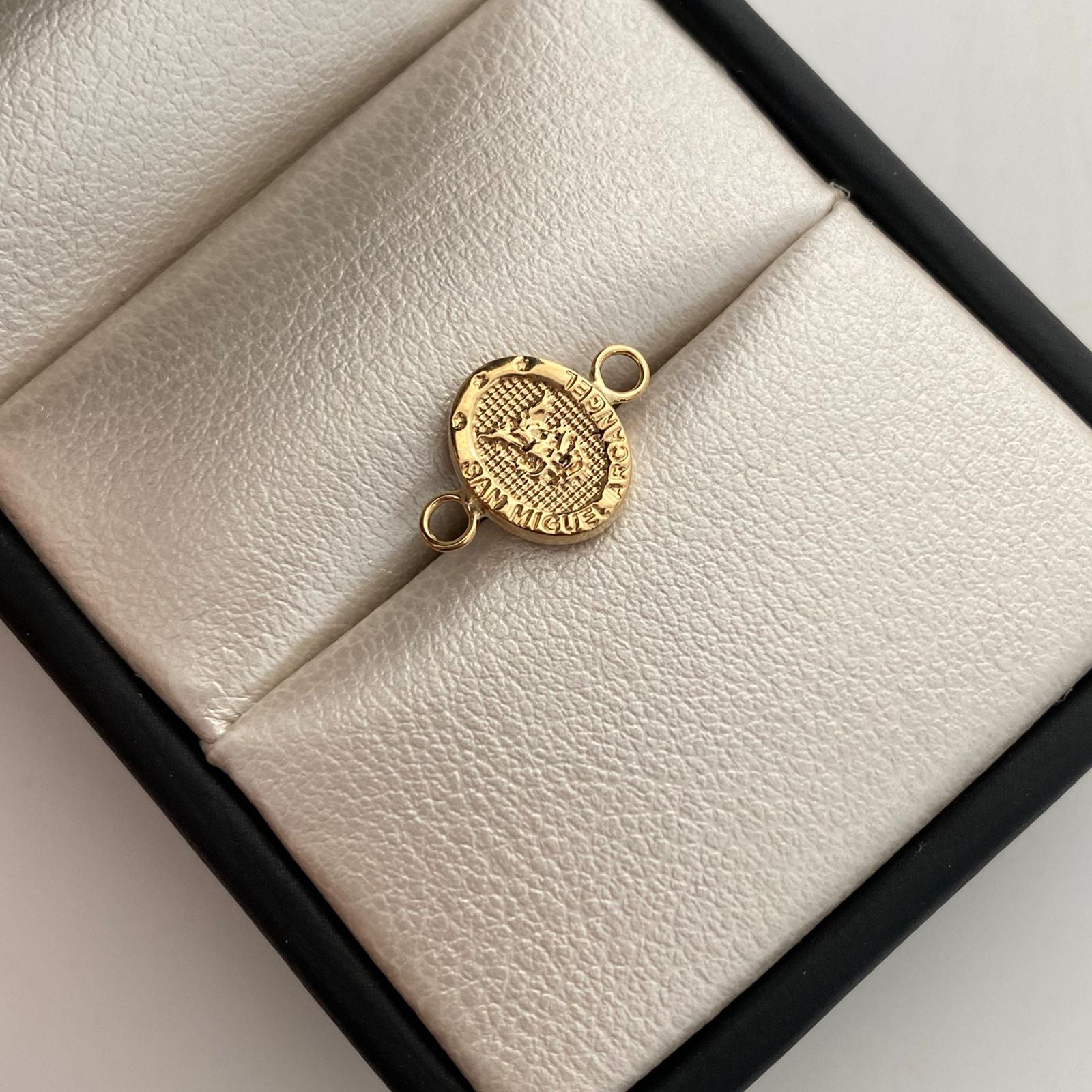 Herraje San Miguel Arcangel Oro amarillo 18k 0,45 Gr / 1,5 Cm
