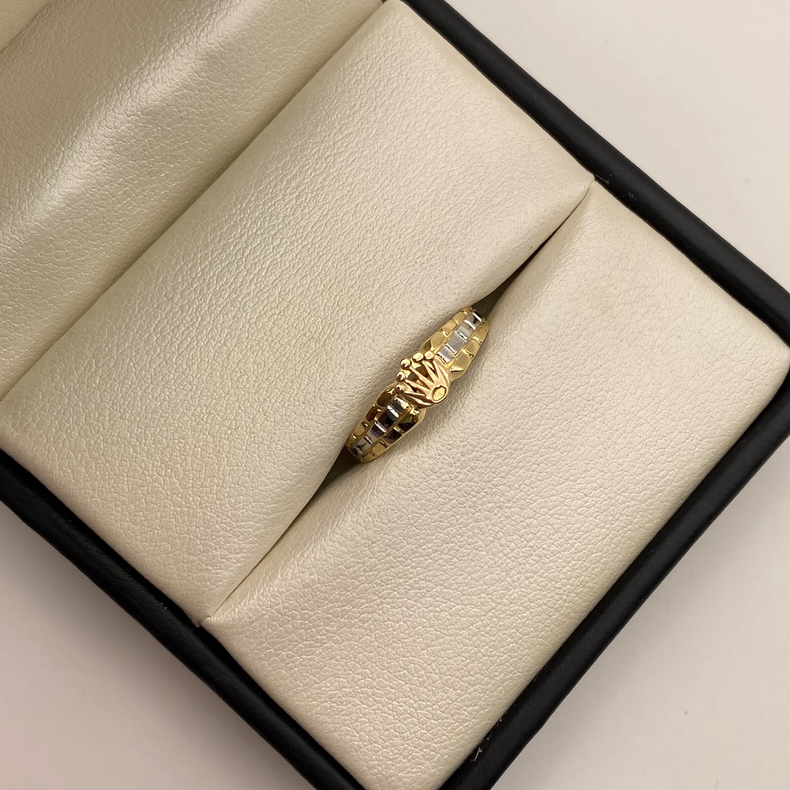 Anillo corona rx  Tres oros 18k / Talla 8 1/2 / 1,9 Gr / 1,93 mm