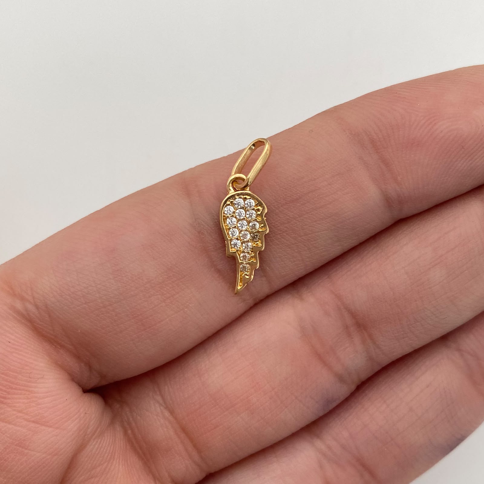Dije Ala Casting Oro amarillo 18k 0,85 Gr / 5,5 mm / 1,7 Cm