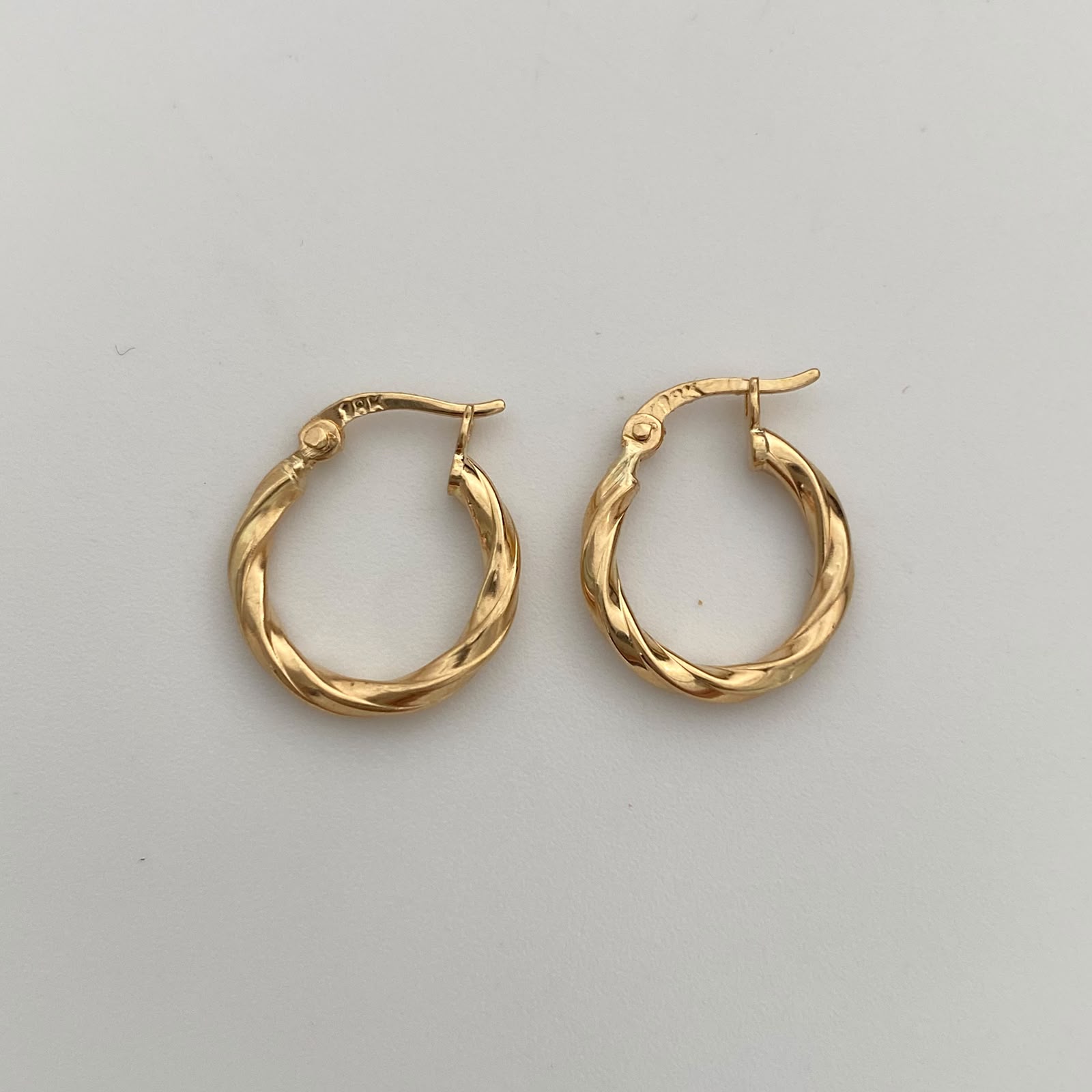 Candonga Entorchada Oro amarillo 18k 1,05 Gr / 1,5 Cm