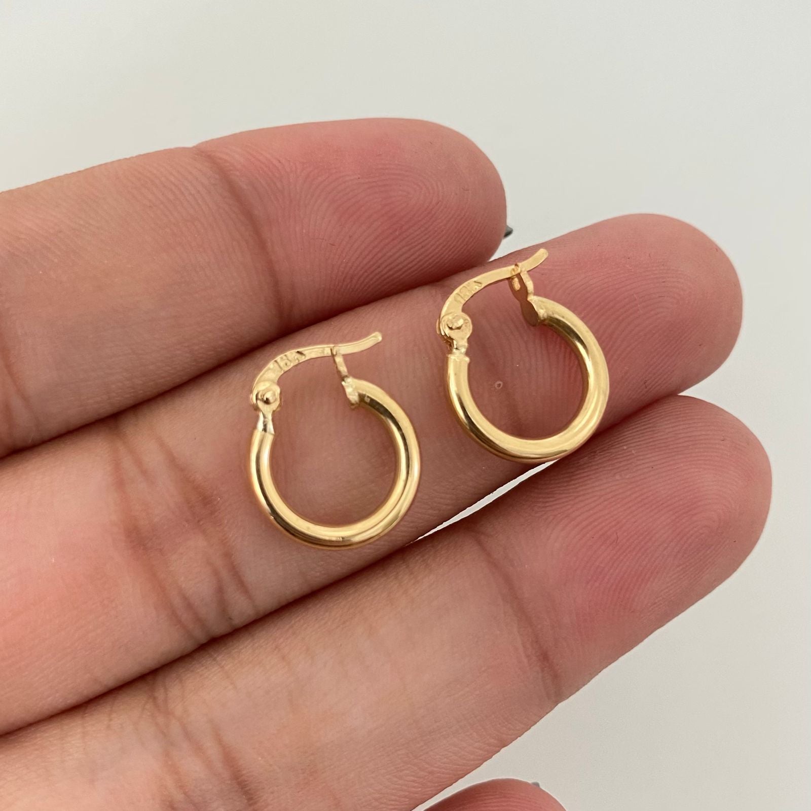 Candonga redonda lisa Oro amarillo 18k 1,15 Gr / 1,3 Cm