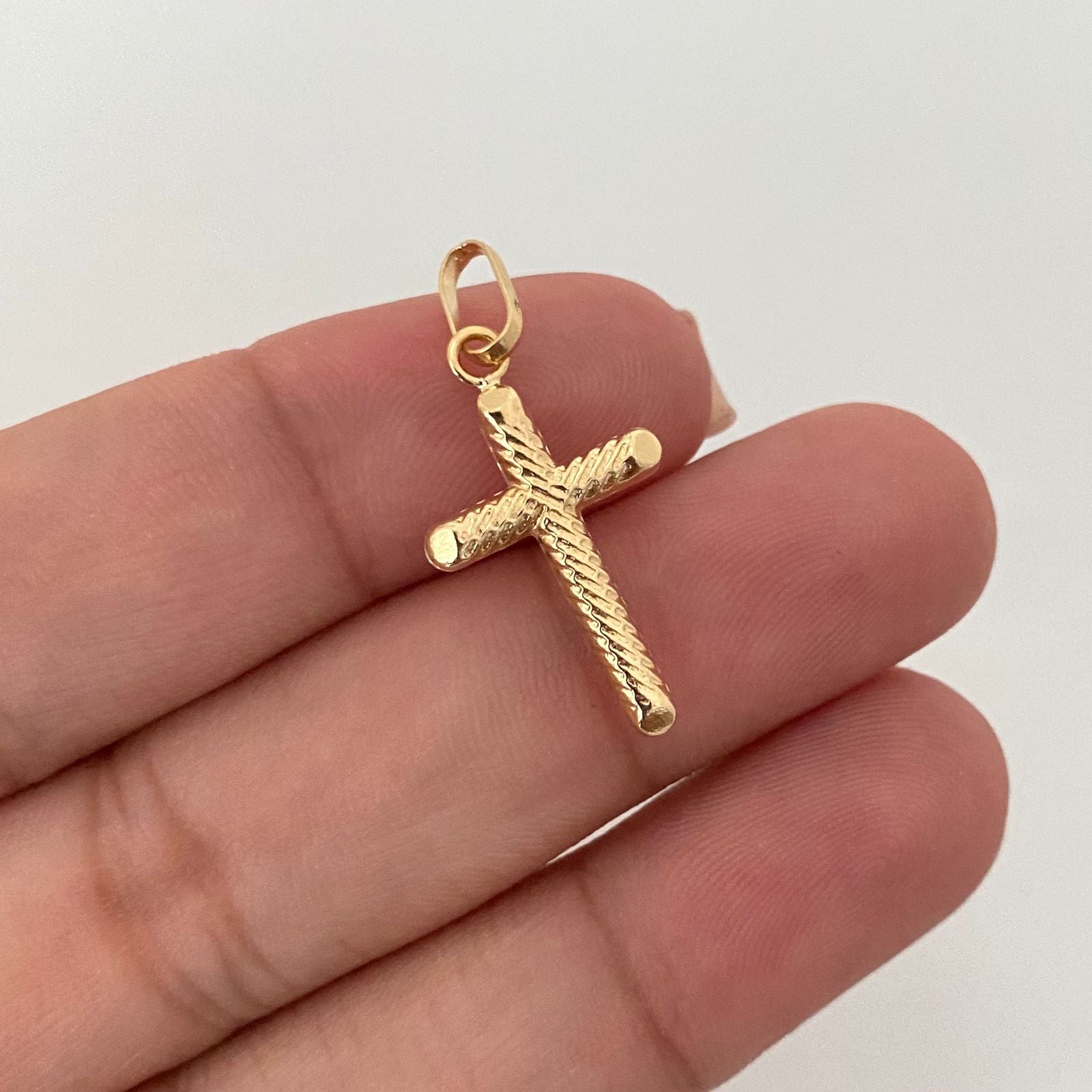 Dije cruz infladda diamantada Oro amarillo 18k 0,85 Gr / 3,0 Cm