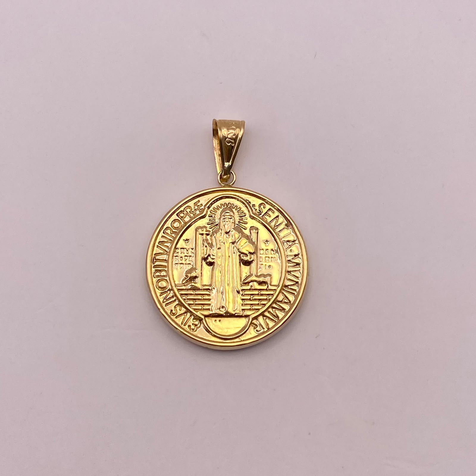 Dije San benito Oro amarillo 18k 4 Gr / 25,4 mm / 3,6 Cm
