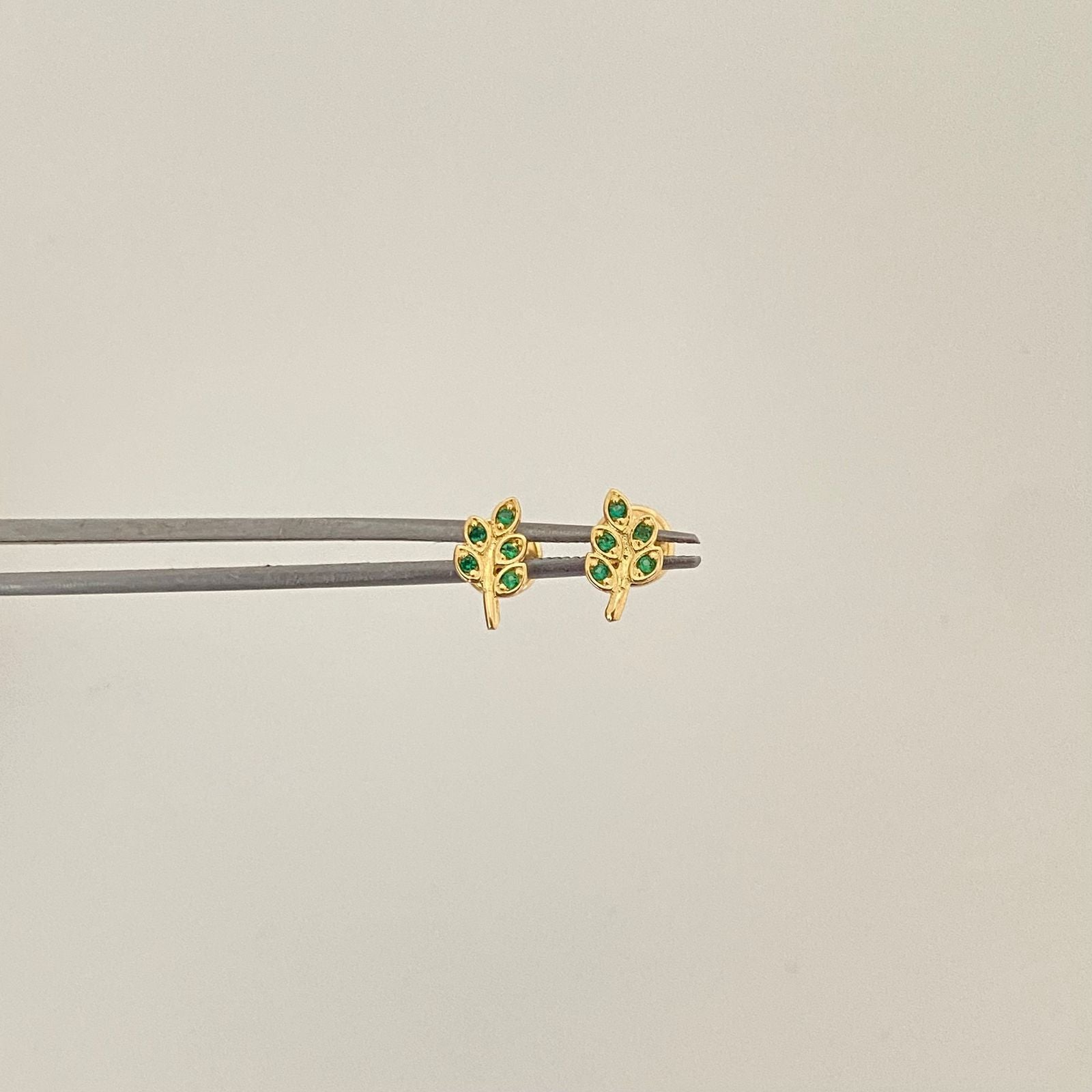 Topos hoja circones verdes Oro amarillo 18k 0,80 Gr / 4,8 mm