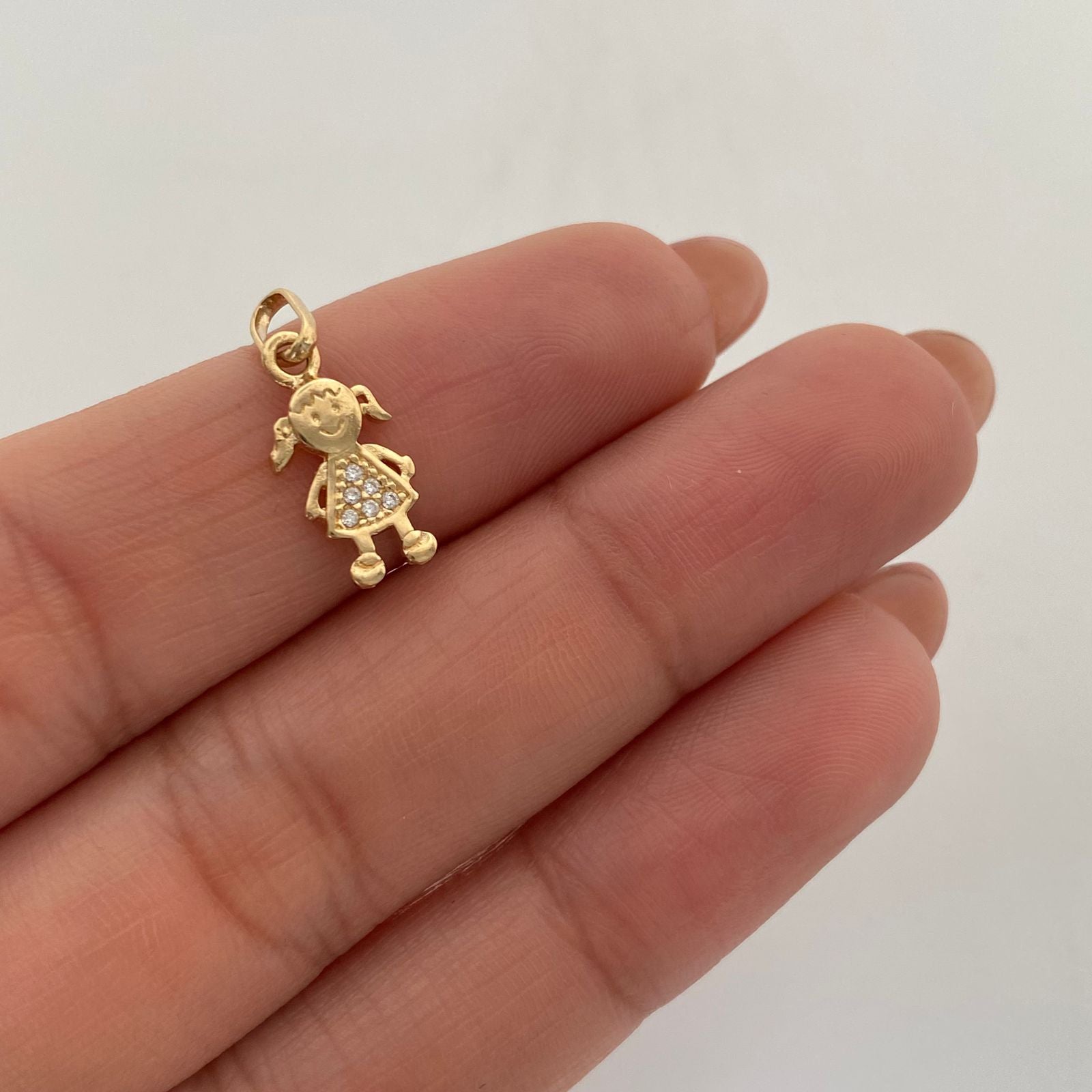 Dije Niña Casting Oro amarillo 18k 0,85 Gr / 7,2 mm / 2 Cm