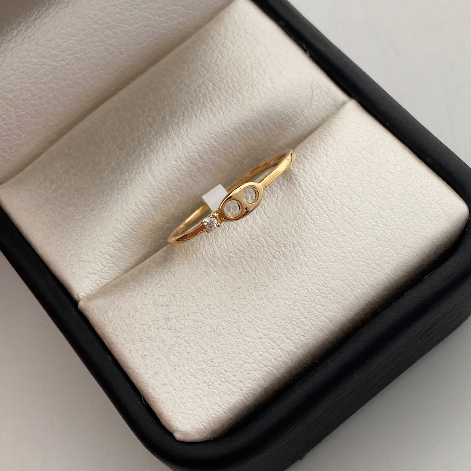 Anillo Gc Circon Oro amarillo 18k / Talla 7 1/2 / 0,95 Gr / 1,1 mm