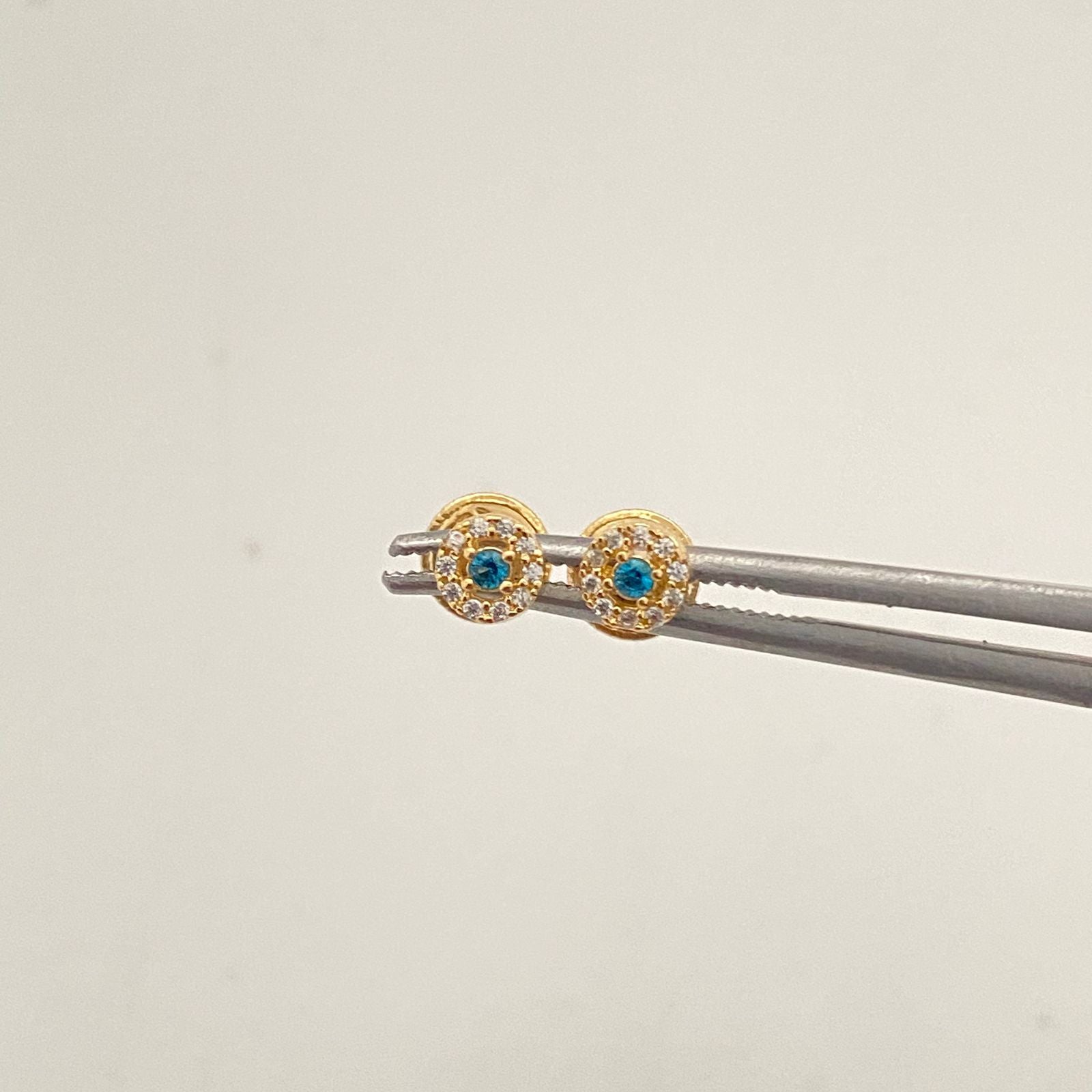 Topos mini fllor con circon azul celeste y blanco  Oro amarillo 18k 0,65 Gr / 4,1 mm