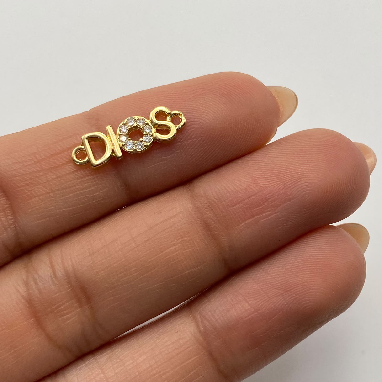 Herraje Dios casting Oro amarillo 18k 0,9 Gr / 1,8 Cm