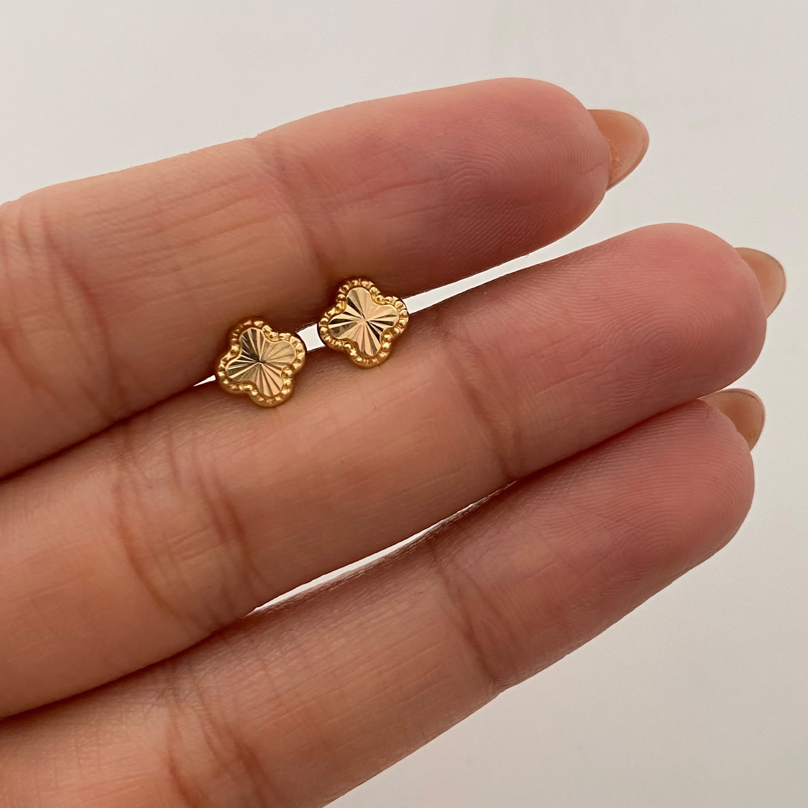 Topos Trebol Diamantado Oro amarillo 18k 0,65 Gr / 6,1 mm