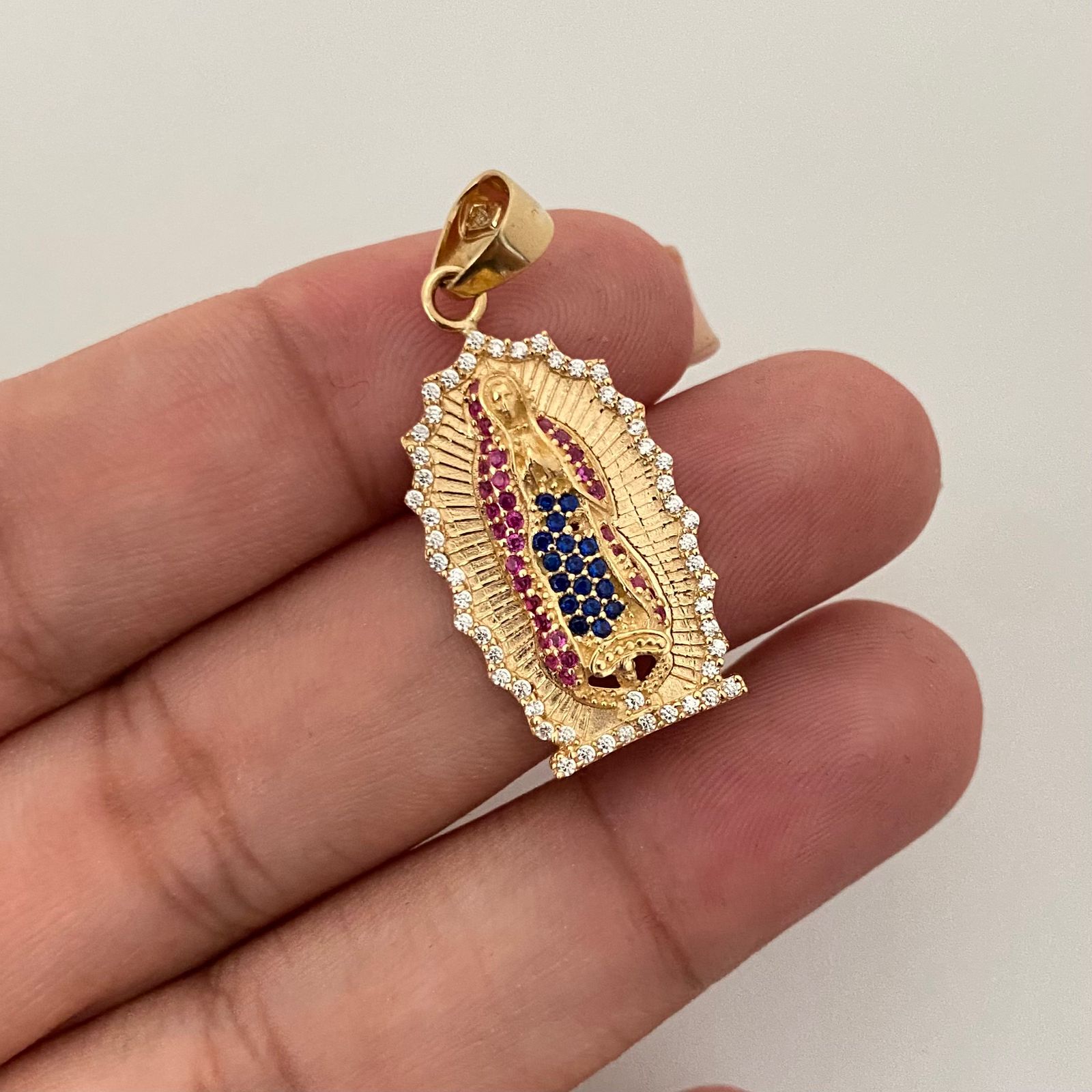 Dije virgen guadalupe casting colores fondo diamantado Oro amarillo 18k 4,75 Gr / 3,5 Cm