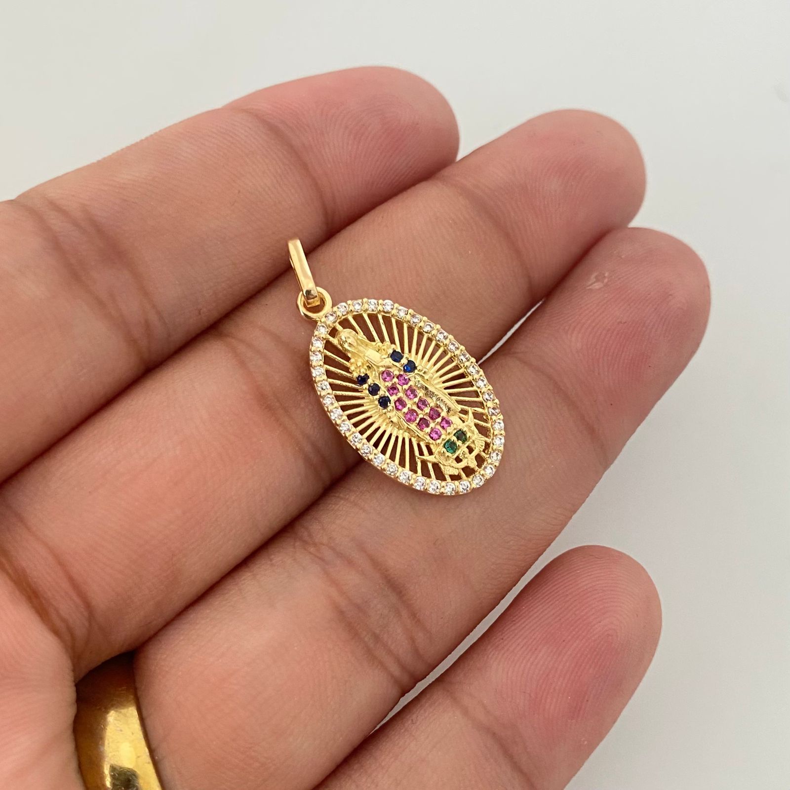 Dije guadalupe colores ovaladada Oro amarillo 18k 1,90 Gr / 2,60 Cm