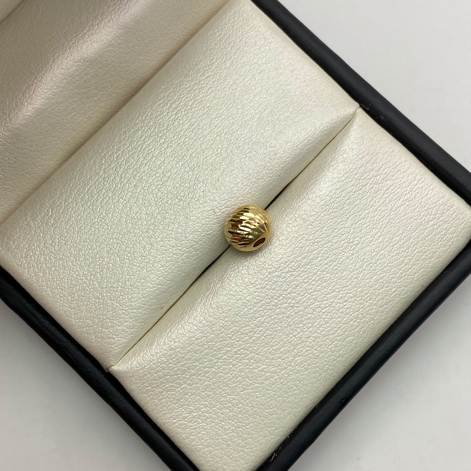 Bola Diamantada 8mm Oro amarillo 18k 0,25 Gr