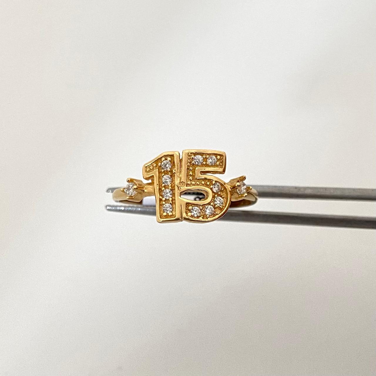 Anillo 15´s circones blancos Oro amarillo 18k / Talla 7 3/4 / 2,1 Gr