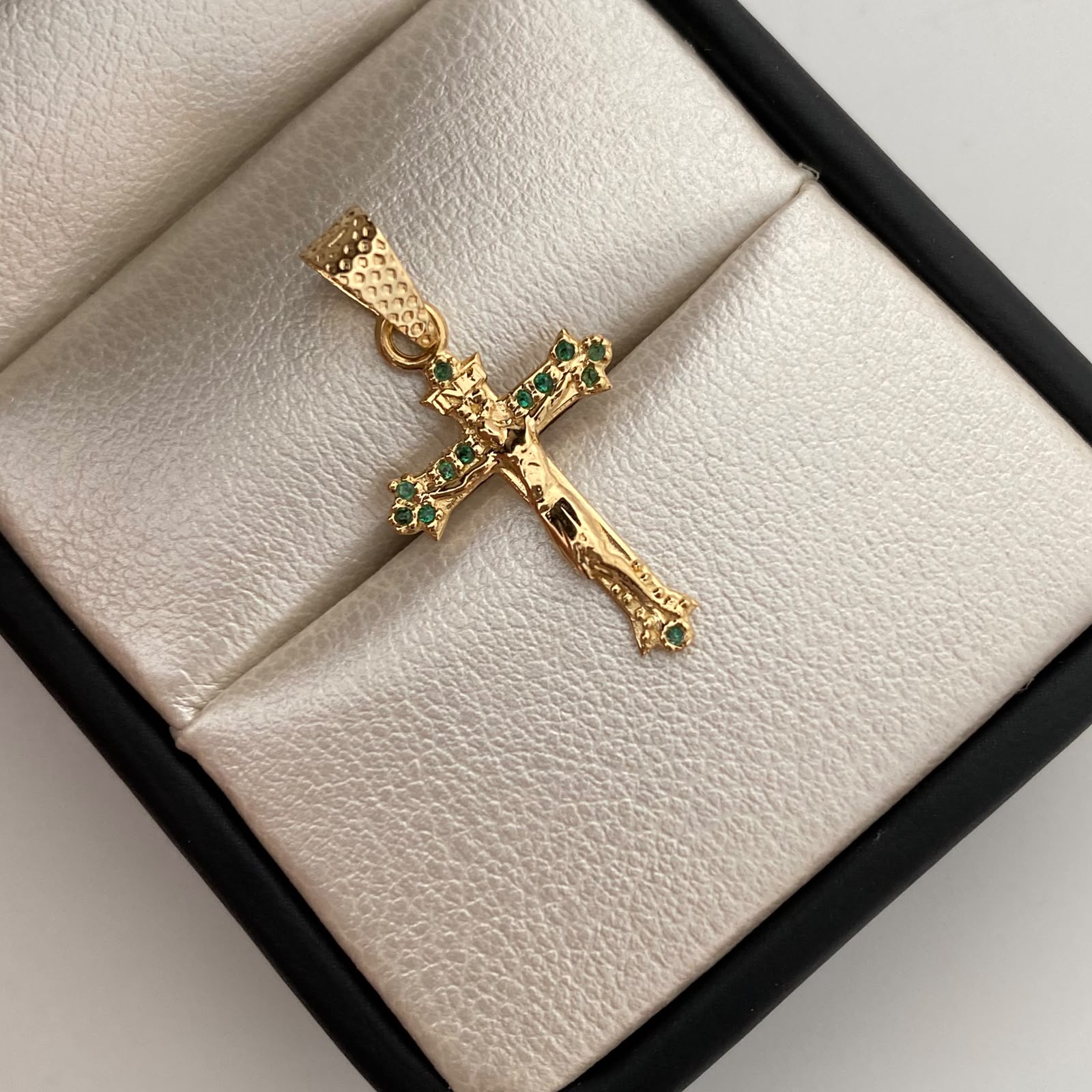 Dije Cruz Cristo Oro amarillo 18k 1,3 Gr / 14,2 mm / 2,8 Cm