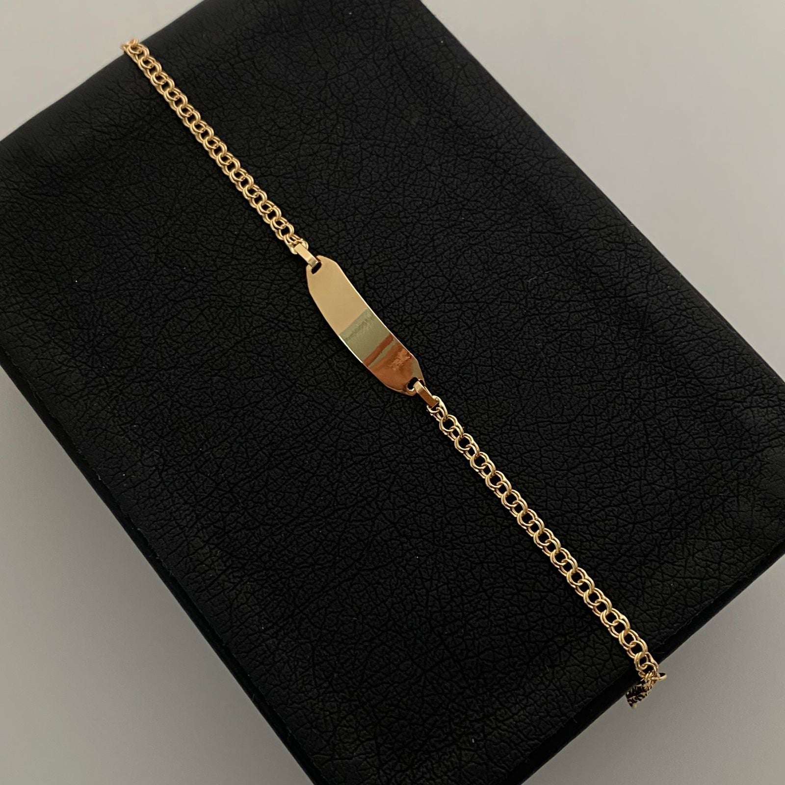 Pulso bebé aro seguido placa semi rectangular  Oro amarillo 18k 1,45 Gr / 5,3 mm / 15 Cm Broche 0,15