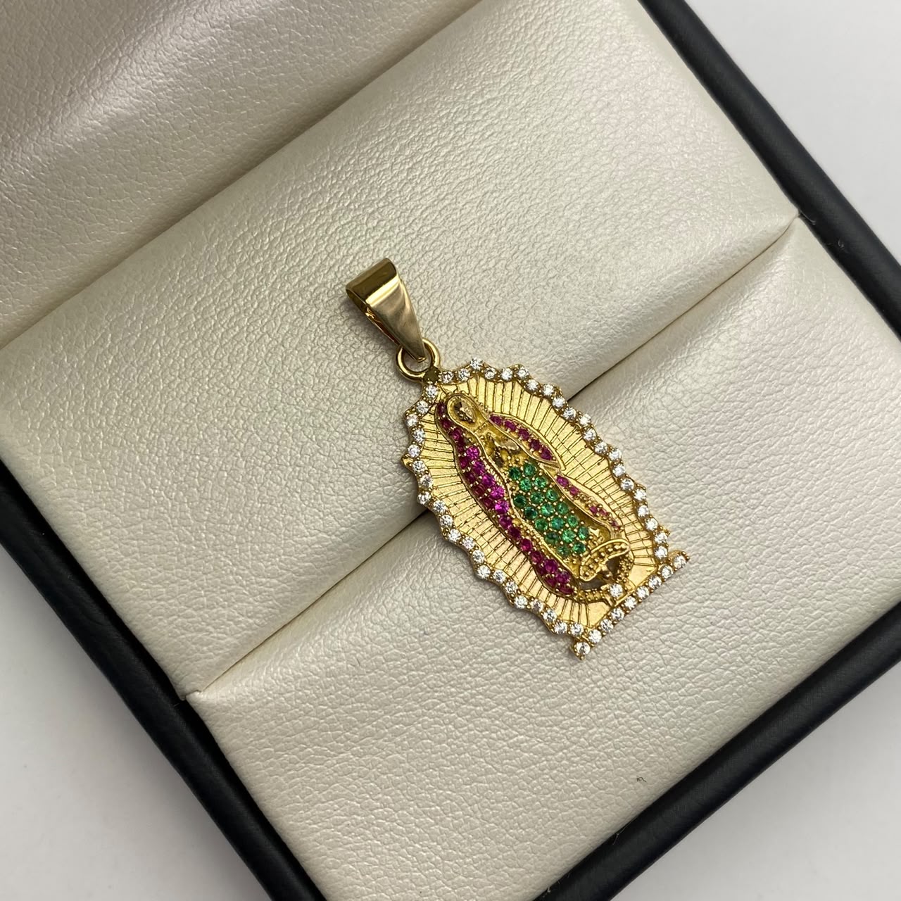 Dije Virgen de guadalupe circones multicolor Oro amarillo 18k 4,65 Gr / 14,6 mm / 3,3 Cm