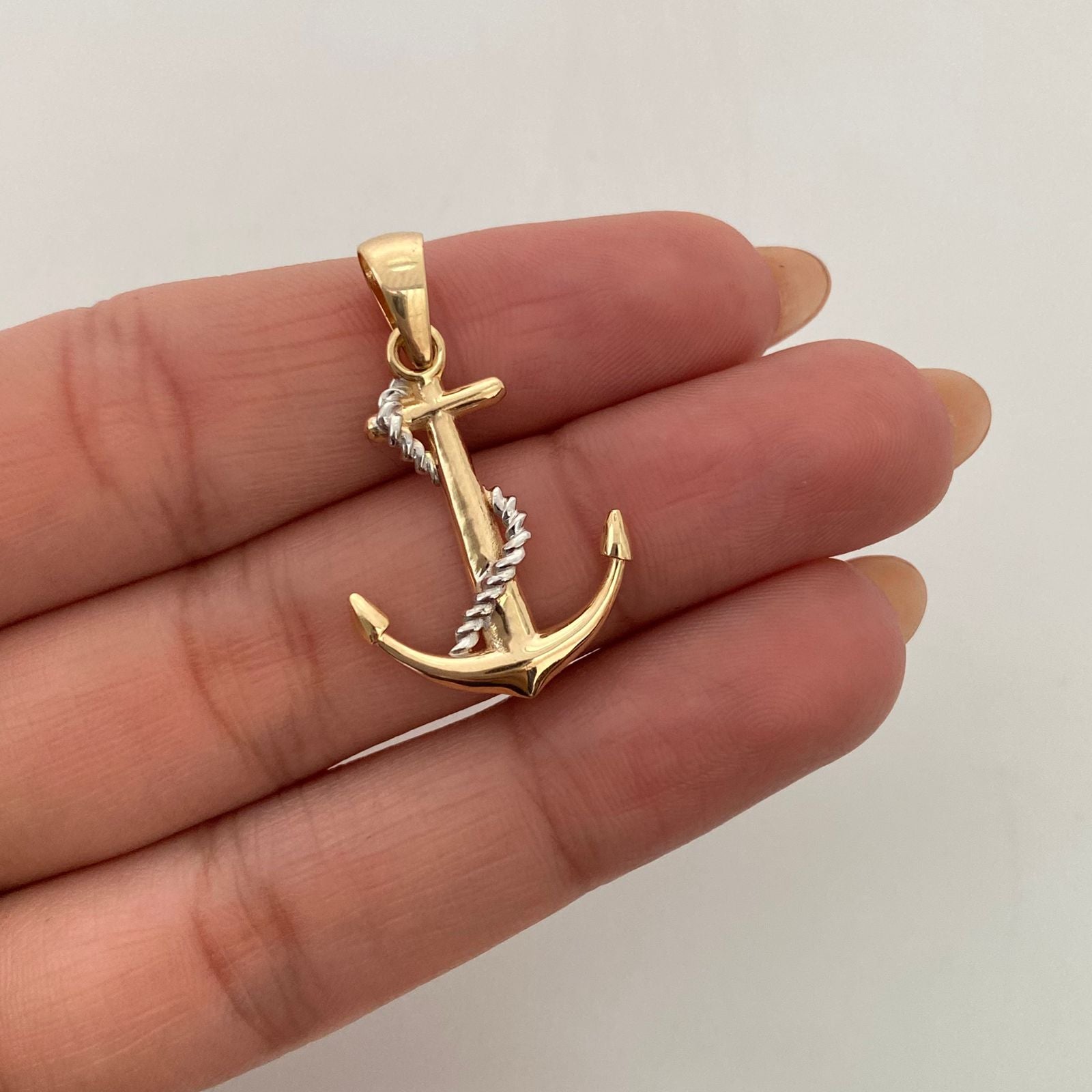Dije Ancla Oro amarillo y Oro blanco 18k 1,75 Gr / 18,3 mm / 3 Cm