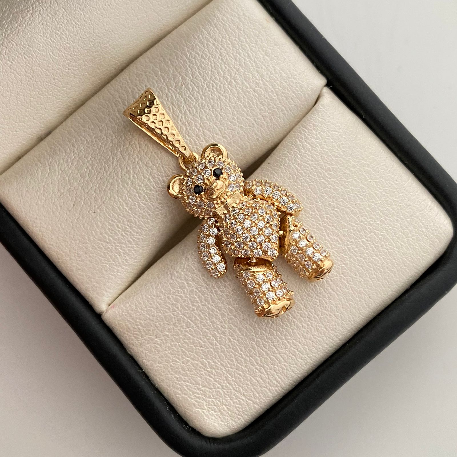 Dije oso articulado con circones blancos y negros  Oro amarillo 18k 5,4 Gr / 15,4 mm / 3,1 Cm