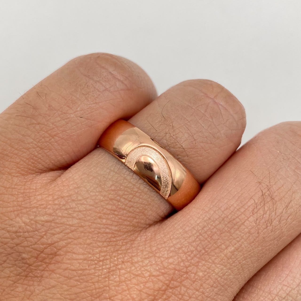 Anillo Argolla de matrimonio (POR FABRICACION)  corazon con diamantes 1.8 mm  Oro amarillo 18k / Talla 10/ 7 / 15,8 Gr / 7 mm