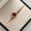 Anillo Circon Gota Fucsia Oro amarillo 18k / Talla 5 1/2 / 4,5 Gr / 2,5 mm