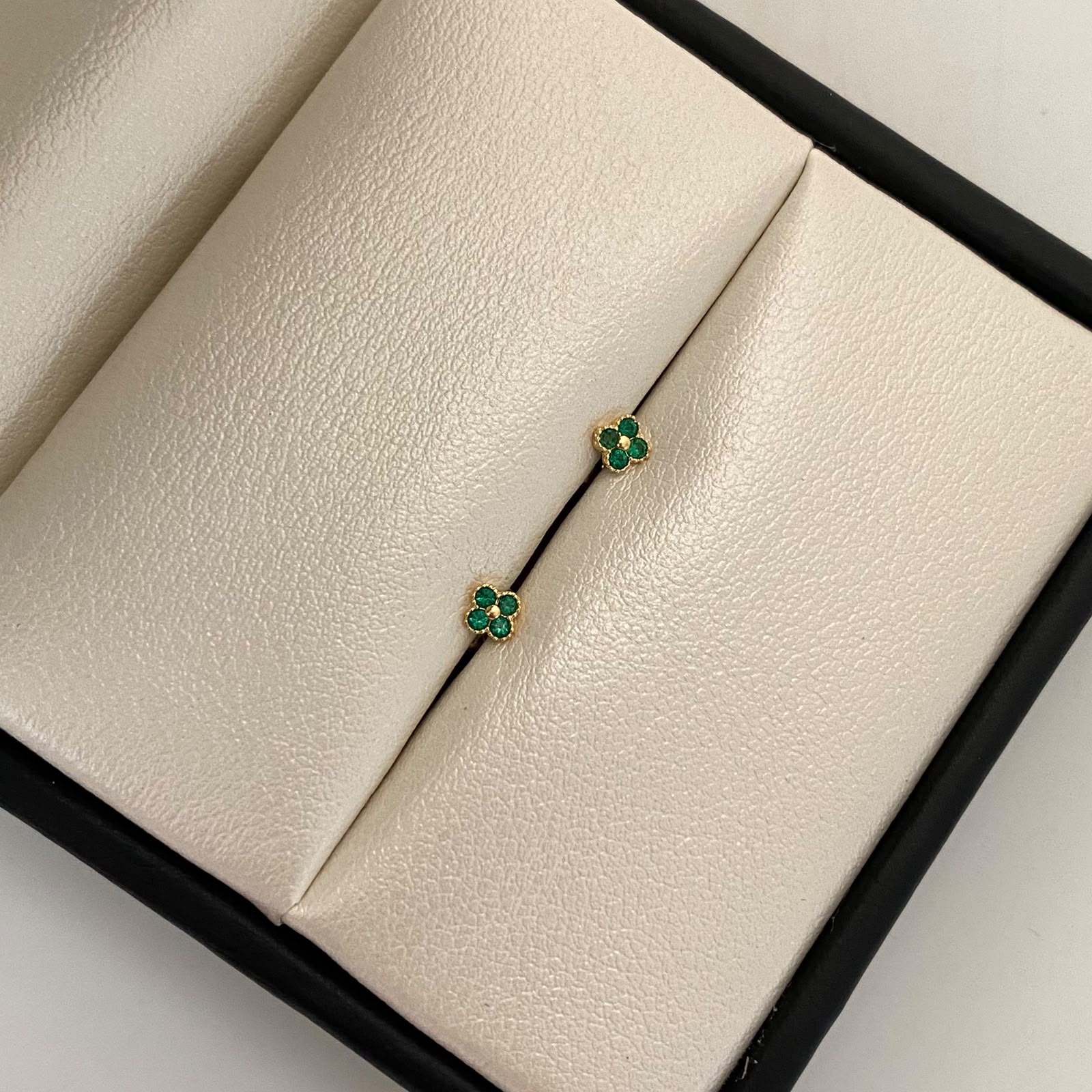 Topos mini flor circones verdes Oro amarillo 18k 3,5 Gr / 0,45 mm