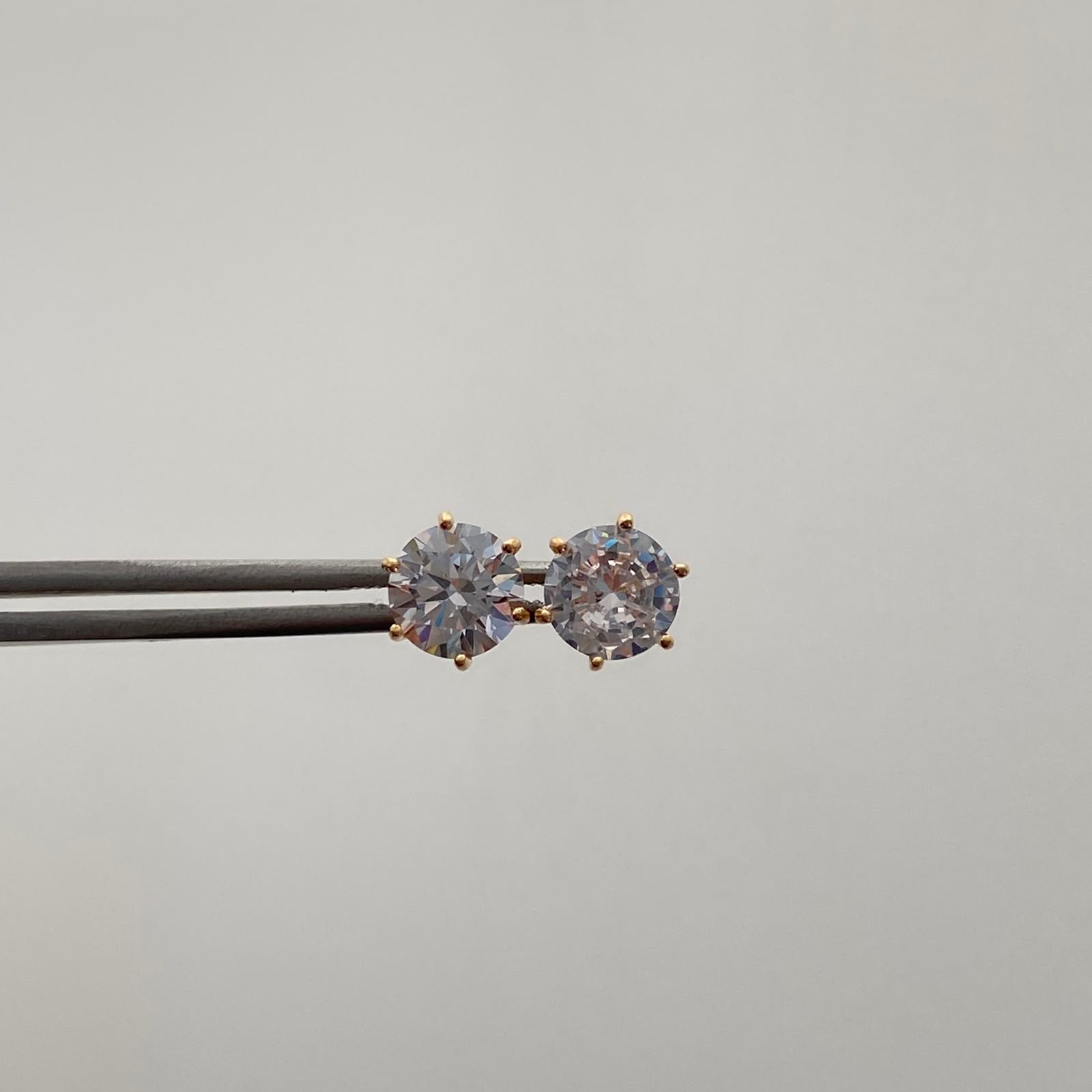 Topos Circon Blanco Oro amarillo 18k 1,9 Gr / 7,4 mm