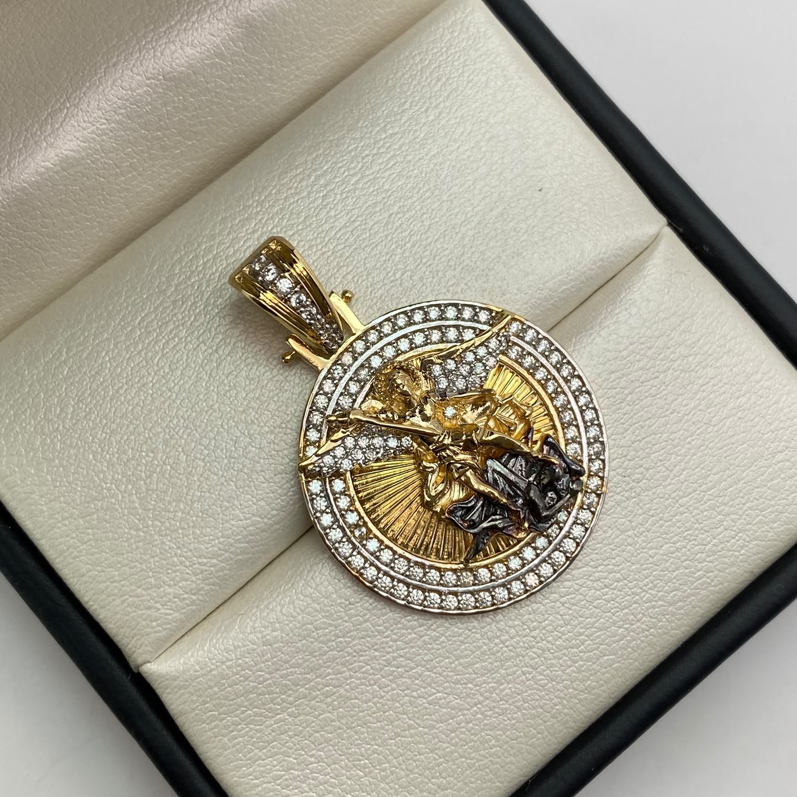 Dije san miguel arcangel circones blancos Oro amarillo y Oro blanco 18k 12,7 Gr / 27 mm / 4 Cm