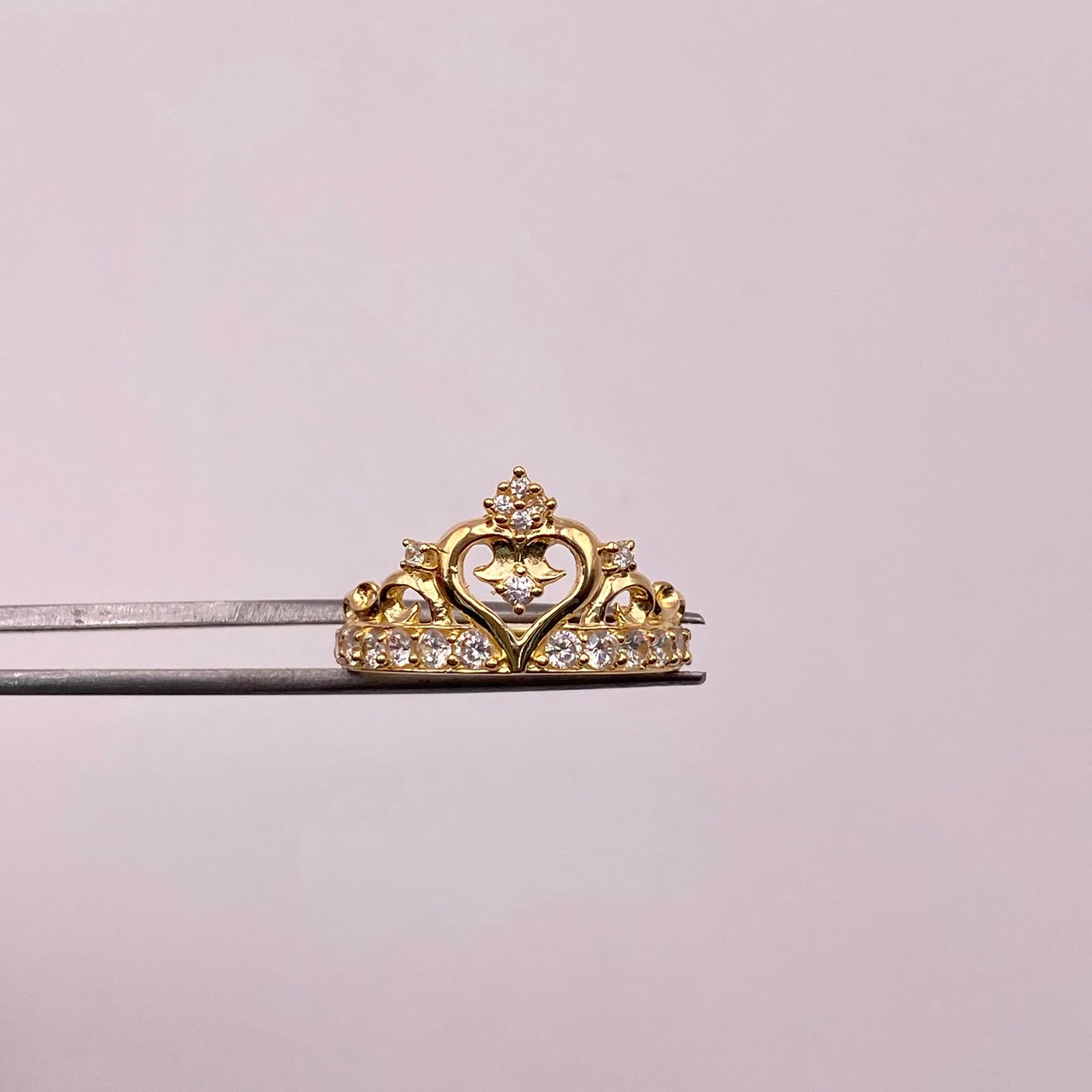 Anillo 15 Corona Casting blanco Oro amarillo 18k / Talla 6 1/2 / 2,95 Gr