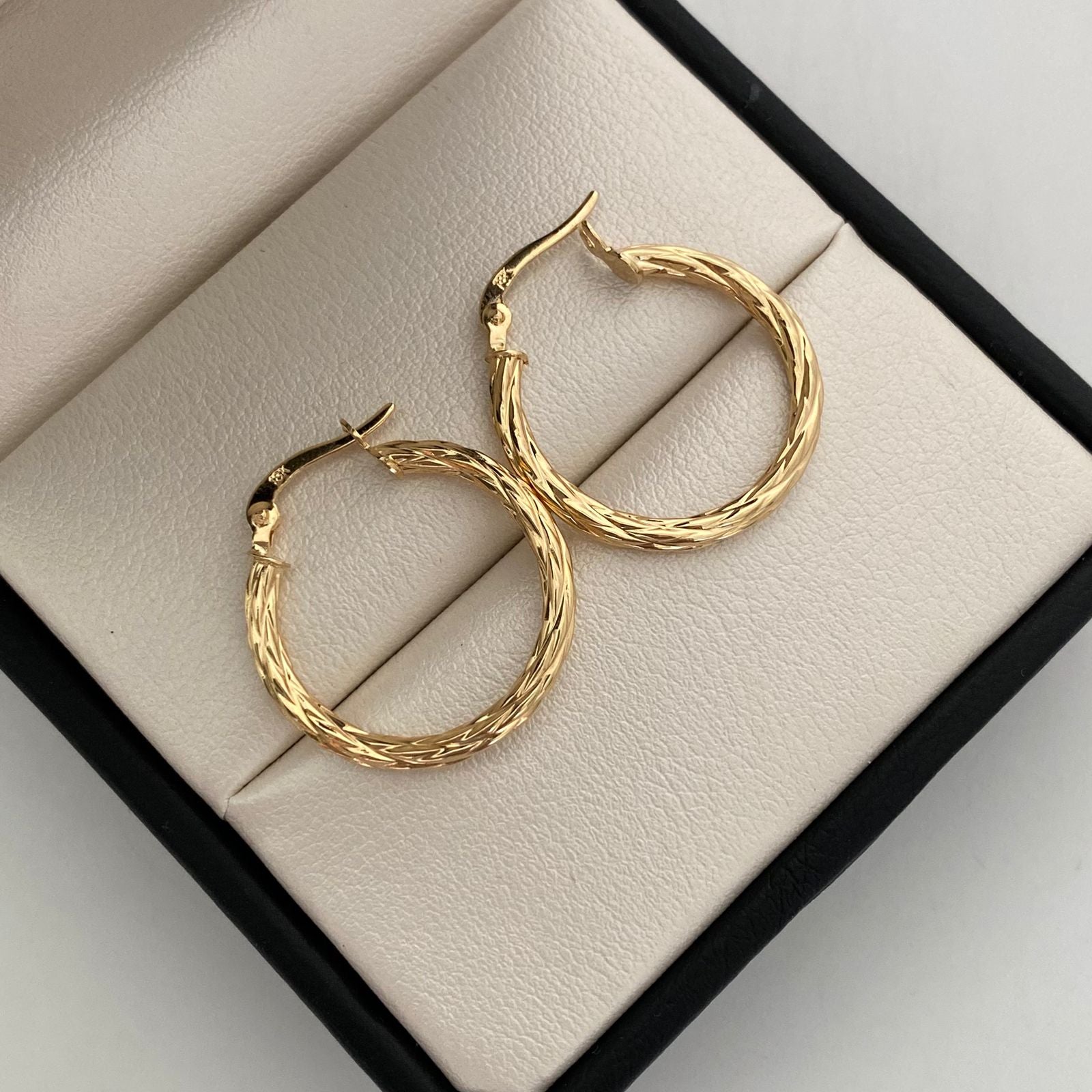 Candonga Entorchada Oro amarillo 18k 1,75 Gr / 2,5 Cm