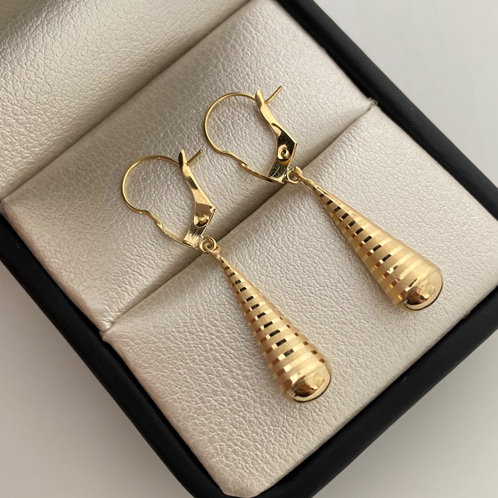 Candonga Lagrima Oro amarillo 18k 0,85 Gr / 3,5 Cm