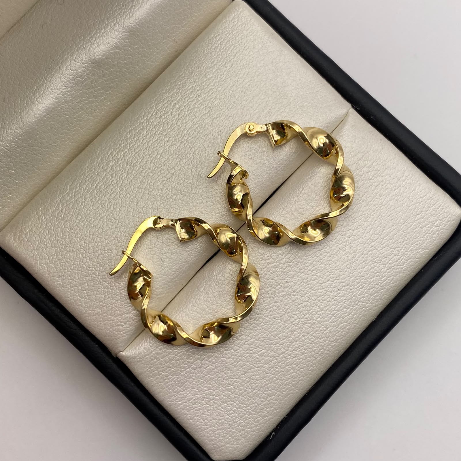 Candonga entorchada lisa Oro amarillo 18k 2,3 Gr / 2,3 Cm