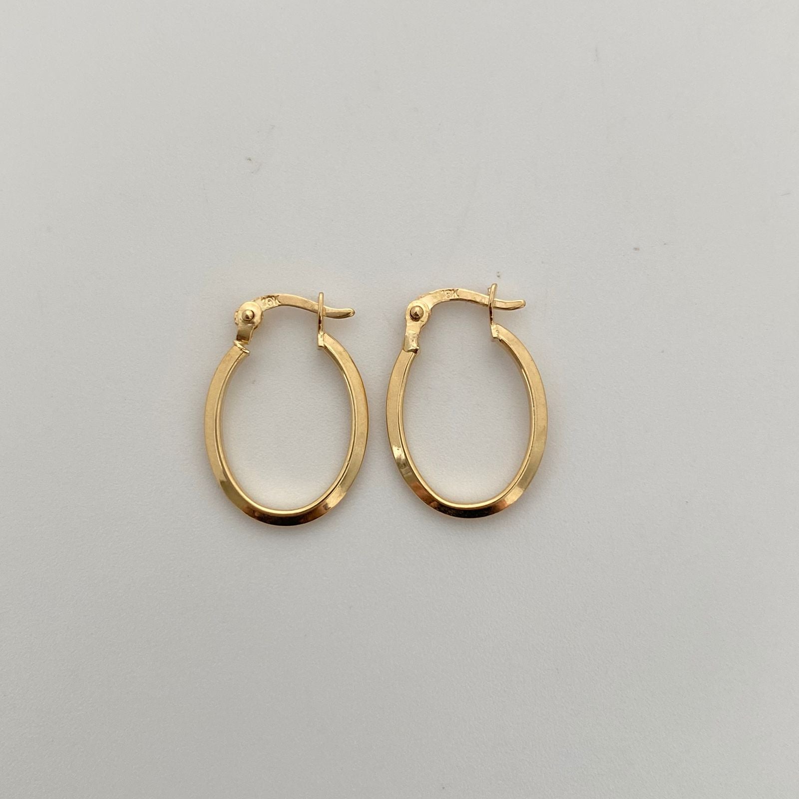 Candonga Ovalada Lisa Oro amarillo 18k 0,85 Gr / 2 Cm