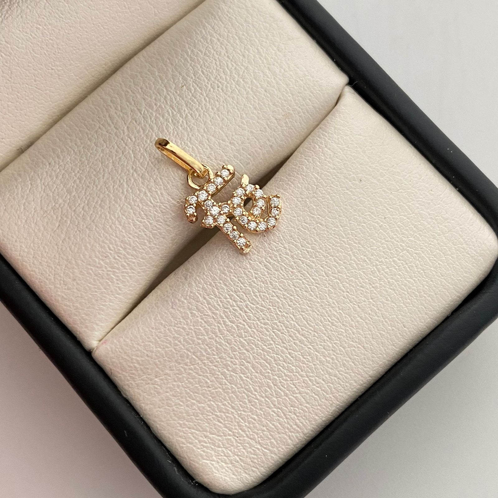 Dije fé con circones blancos  Oro amarillo 18k 0,85 Gr / 7,94 mm / 1,6 Cm