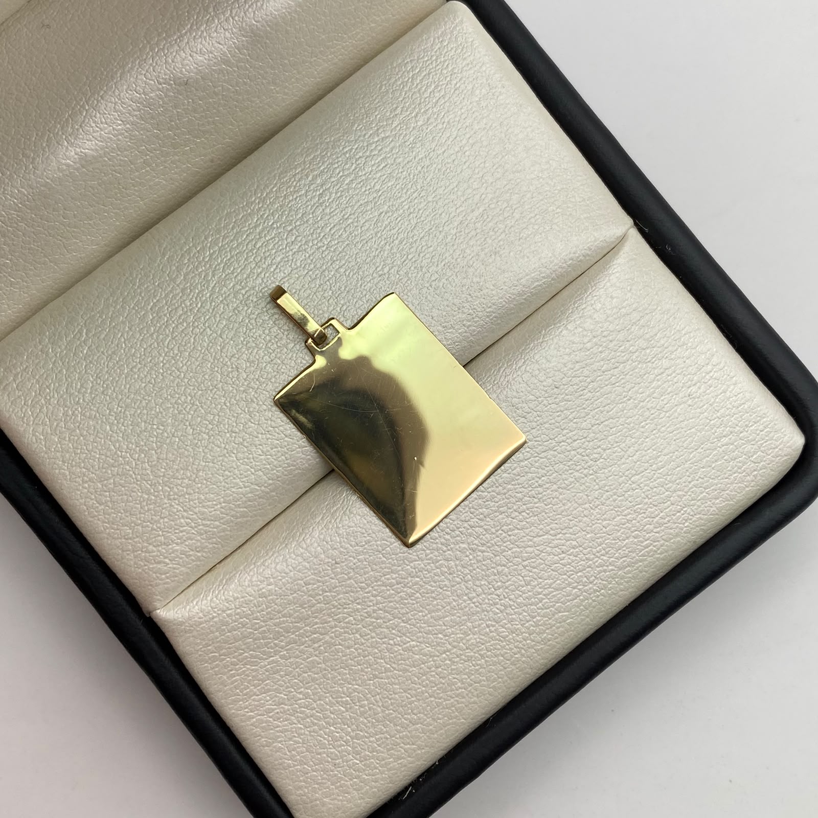 Dije placa lisa Oro amarillo 18k 1,5 Gr / 15,8 mm / 3 Cm
