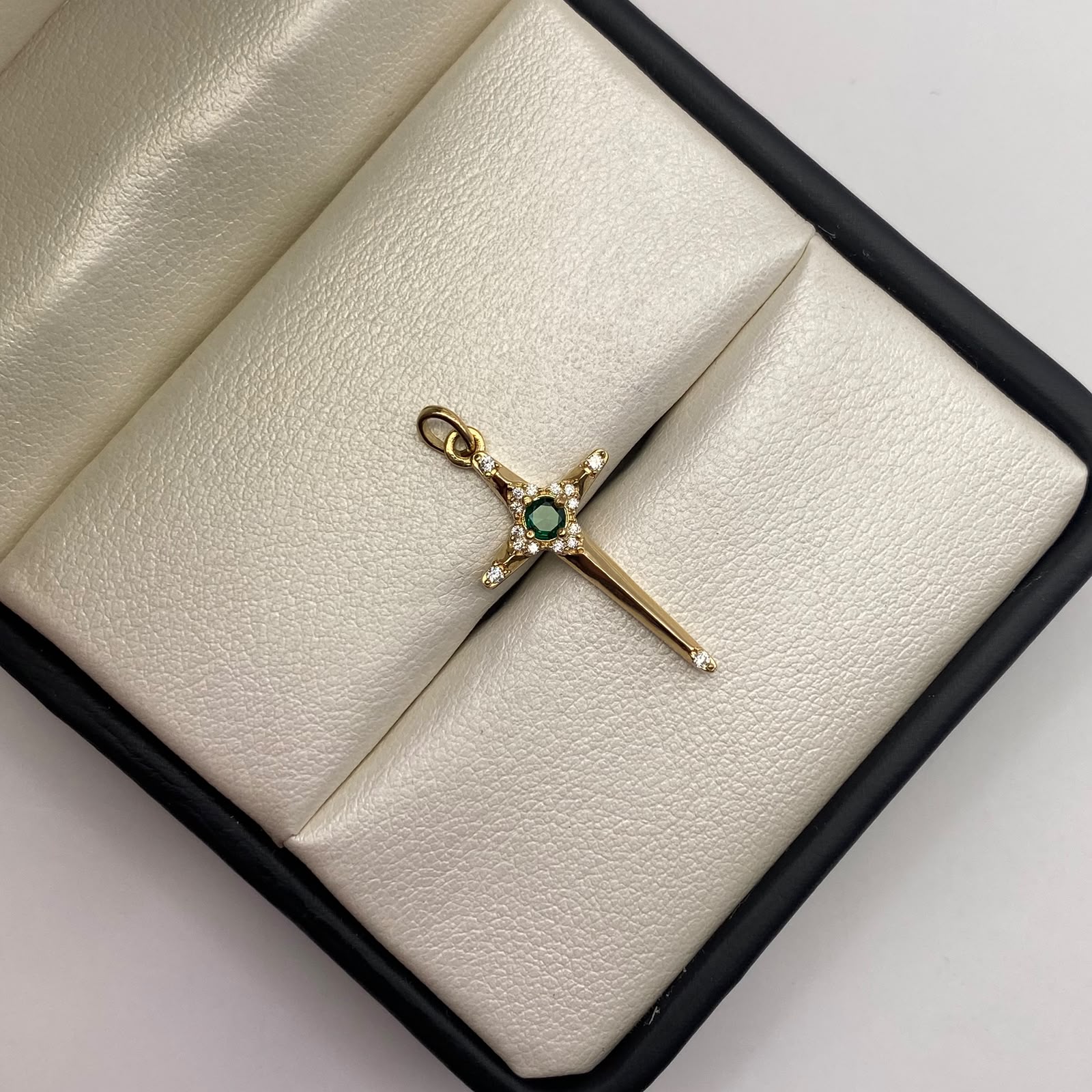 Dije Cruz circones Oro amarillo 18k 1,55 Gr / 13,5 mm / 2,8 Cm