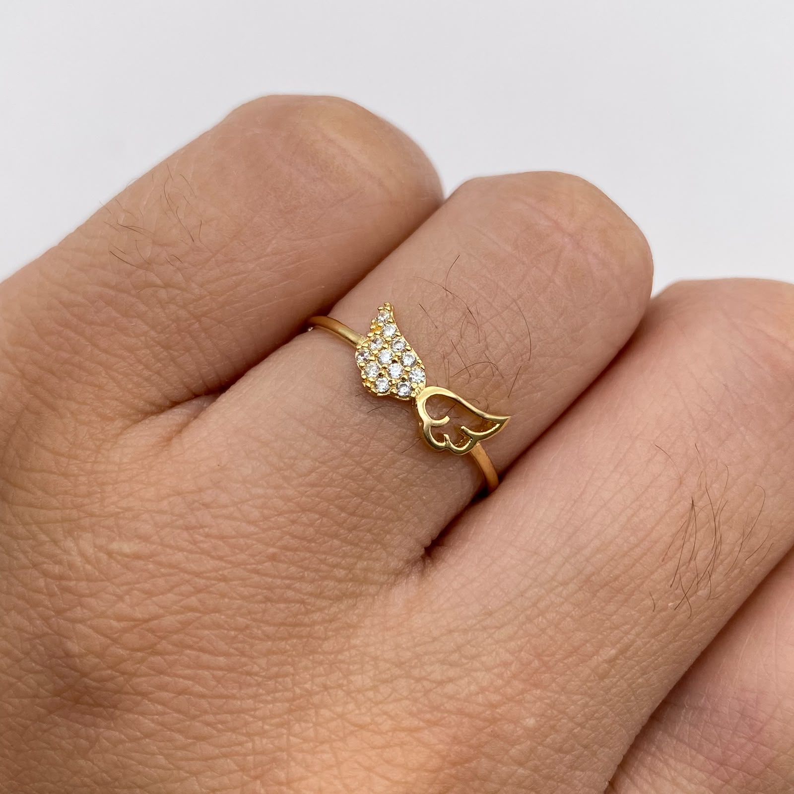 Anillo alas circones blancos Oro amarillo 18k / Talla 7 / 0,95 Gr / 1,06 mm