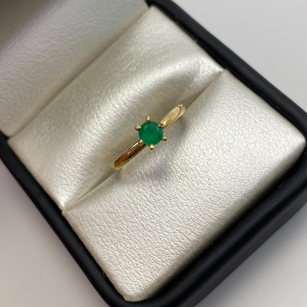 Anillo esmeralda 0.22qt  Oro amarillo / Talla 5 / 1,55 Gr