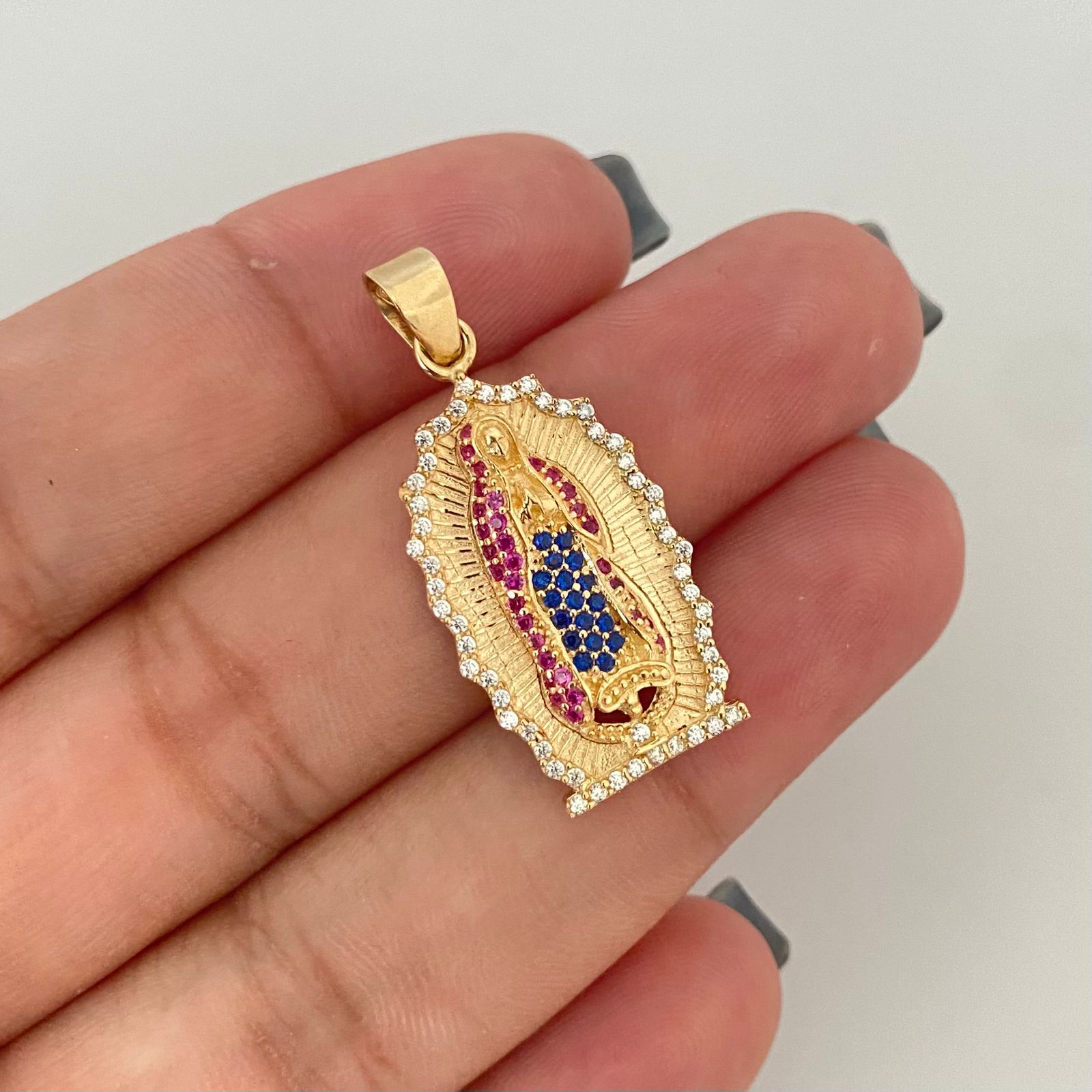 Dije virgen guadalupe fondo diamantado casting colores Oro amarillo 18k 4,60 Gr / 3,5 Cm