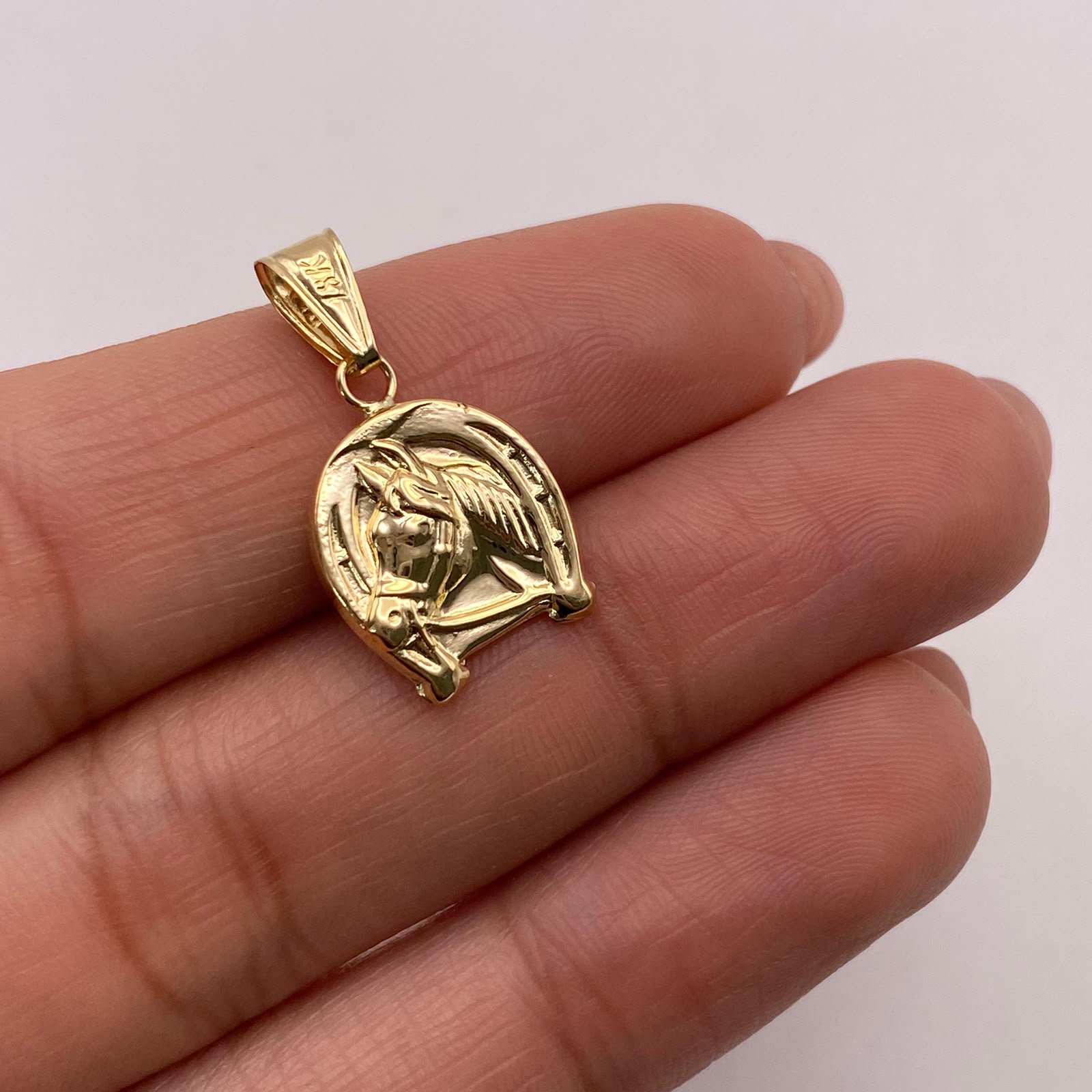 Dije Herradura caballo Oro amarillo 18k 0,91 Gr / 12,4 mm / 2,2 Cm