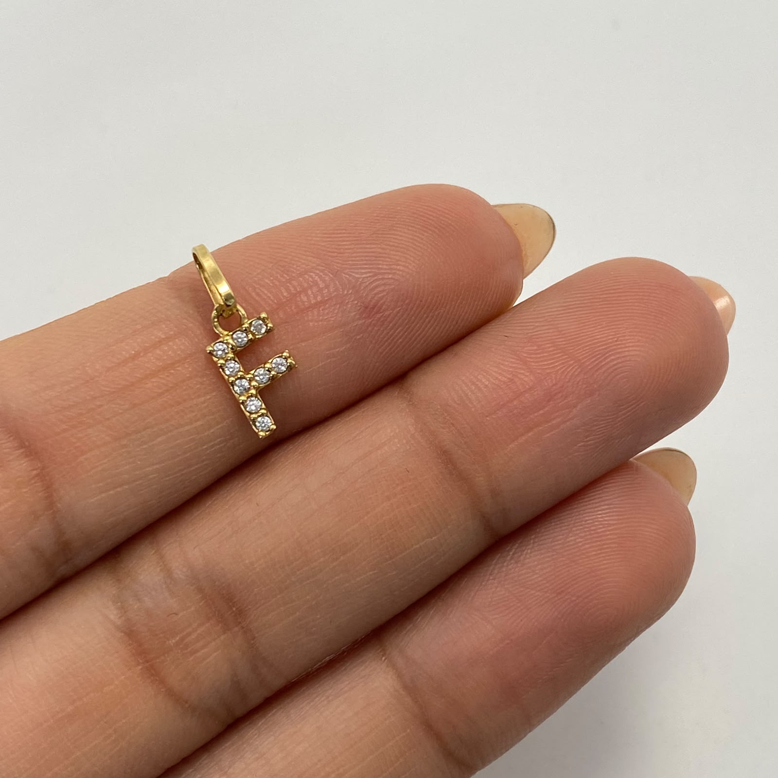 Dije Letra F Casting  Oro amarillo 0,4 Gr / 5,21 mm / 1 Cm