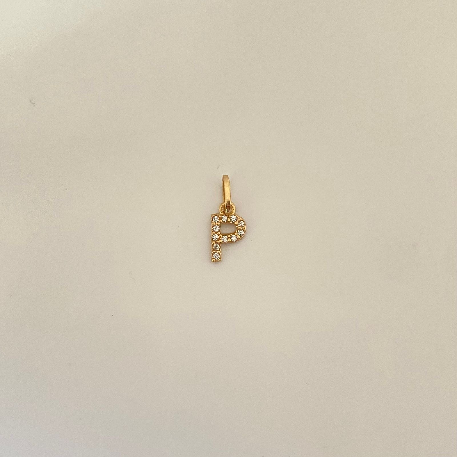 Dije letra P casting Oro amarillo 18k 0,45 Gr / 1,5 Cm