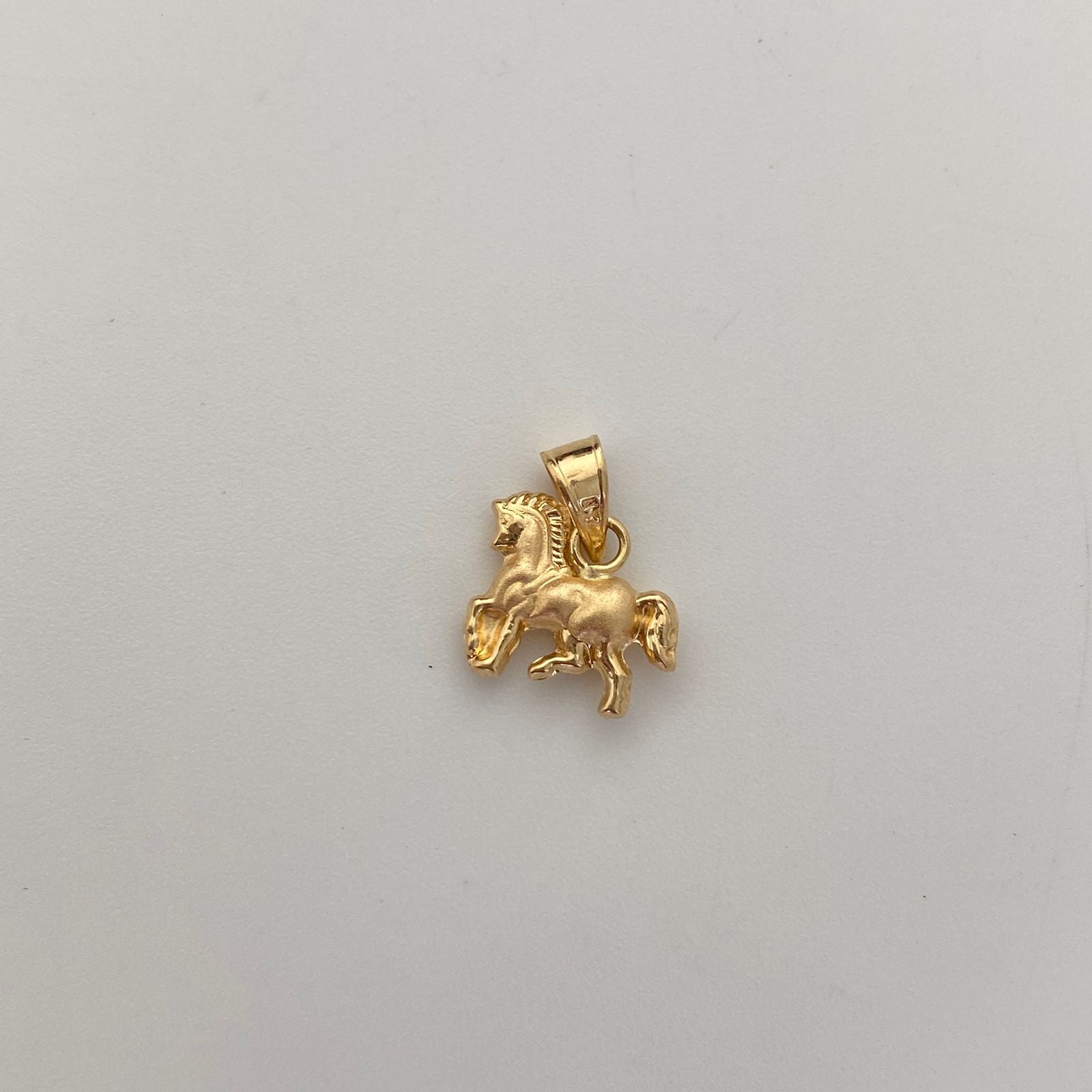 Dije Caballito Oro amarillo 18k 0,55 Gr / 10,05 mm / 1,3 Cm