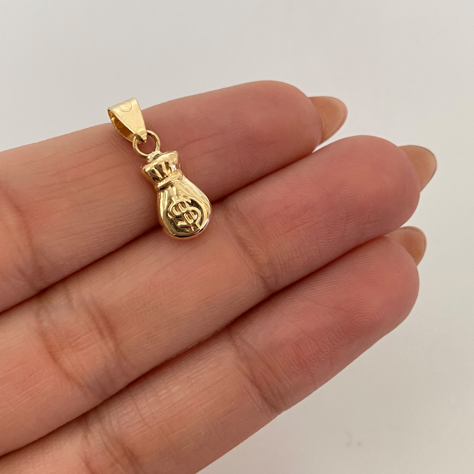 Dije Bolsa de Valores Oro amarillo 18k 0,55 Gr / 7,7 mm / 2 Cm