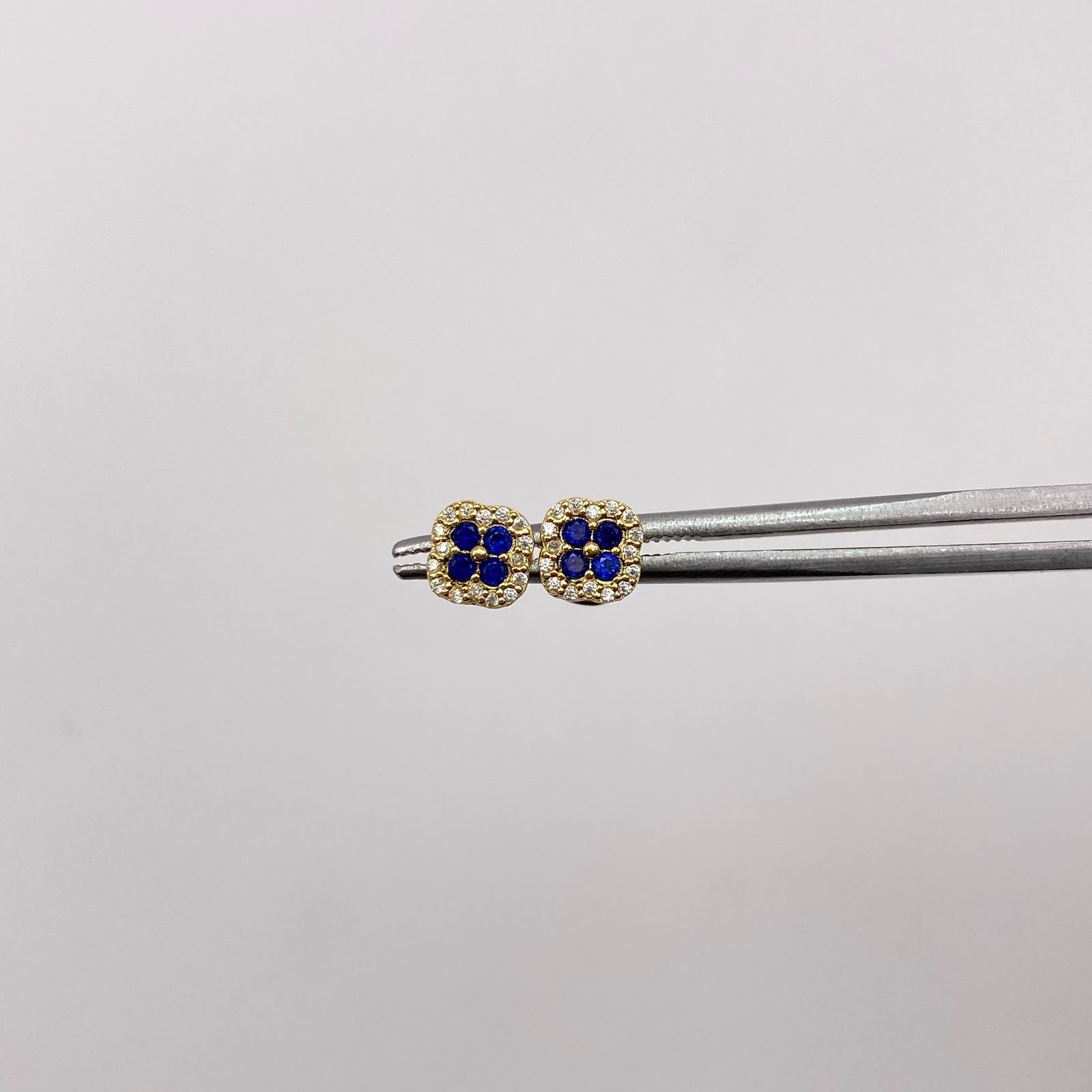 Topos flor circones azul rey y blancos Oro amarillo 18k 0,9 Gr / 6,43 mm