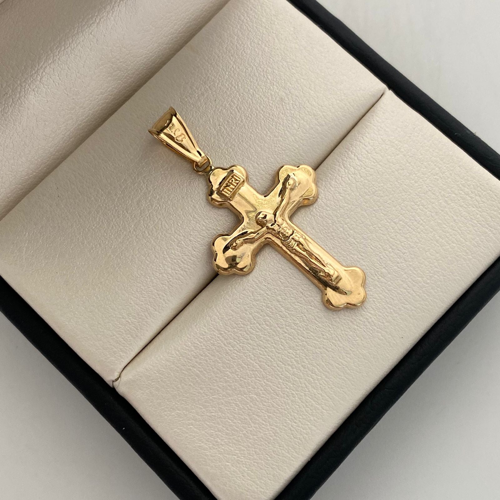 Dije Cruz cristo punta flor Oro amarillo 18k 1,8 Gr / 21 mm / 4 Cm