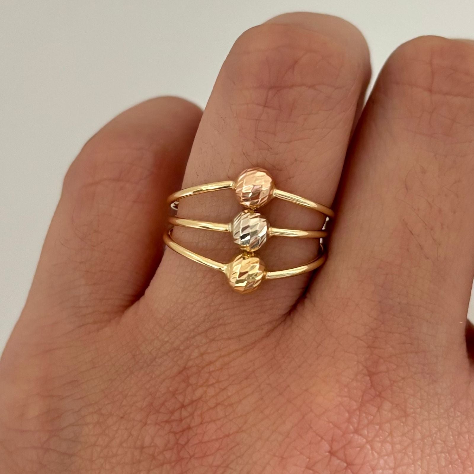 Anillo triple balin diamantado Tres oros 18k / Talla 7 1/2 / 1,75 Gr
