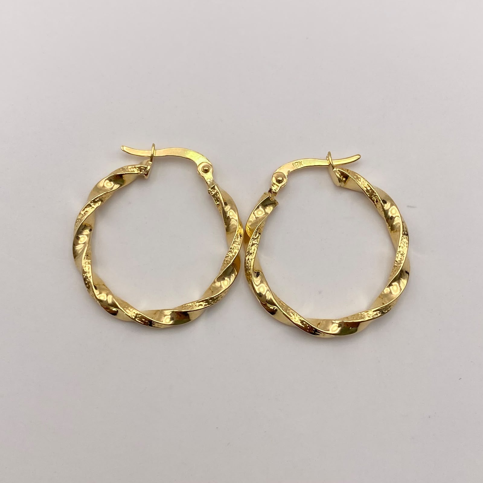Candonga lisa y satinada Oro amarillo 18k 1,75 Gr / 2,5 Cm