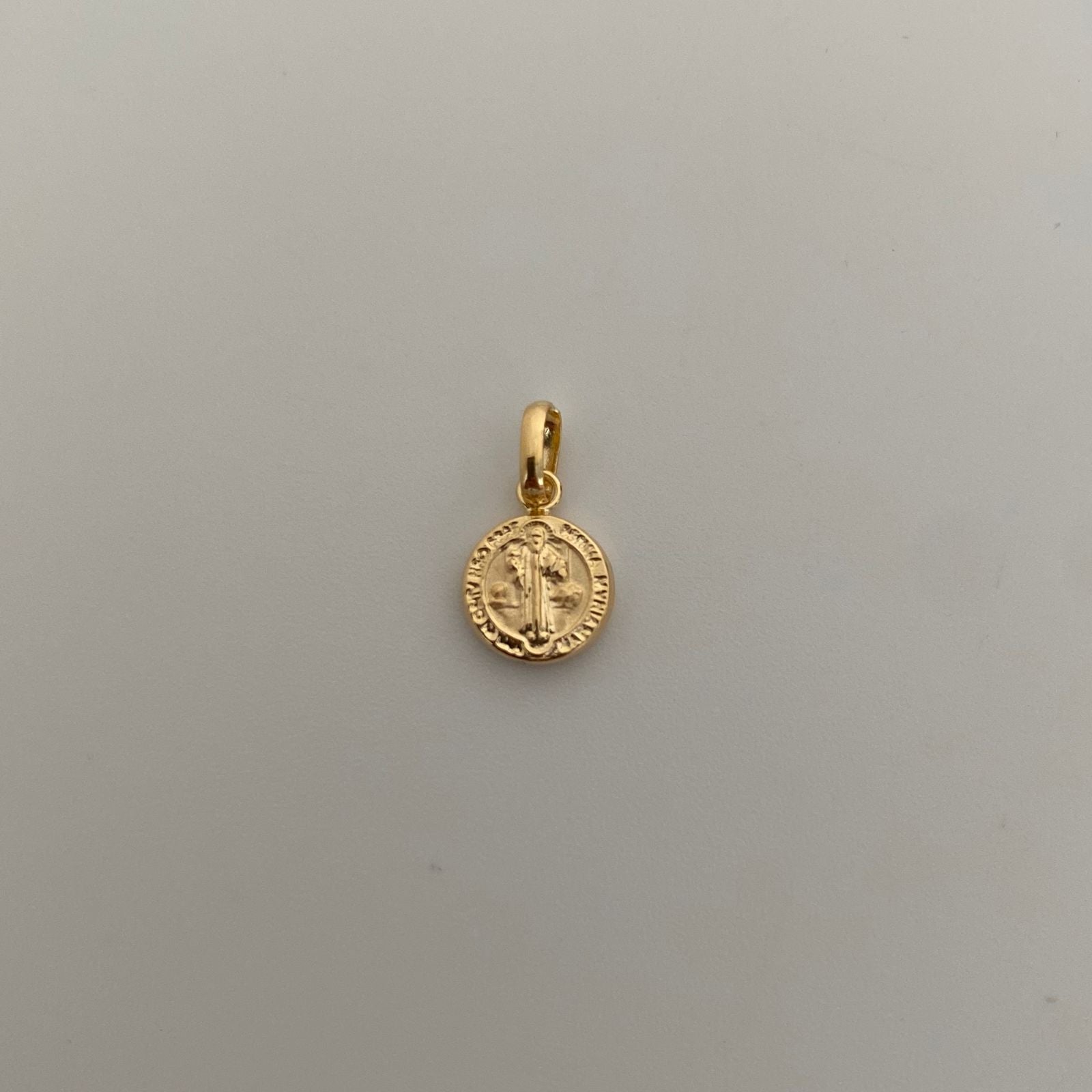 Dije medalla san benito Oro amarillo 18k 0,4 Gr / 1,5 Cm